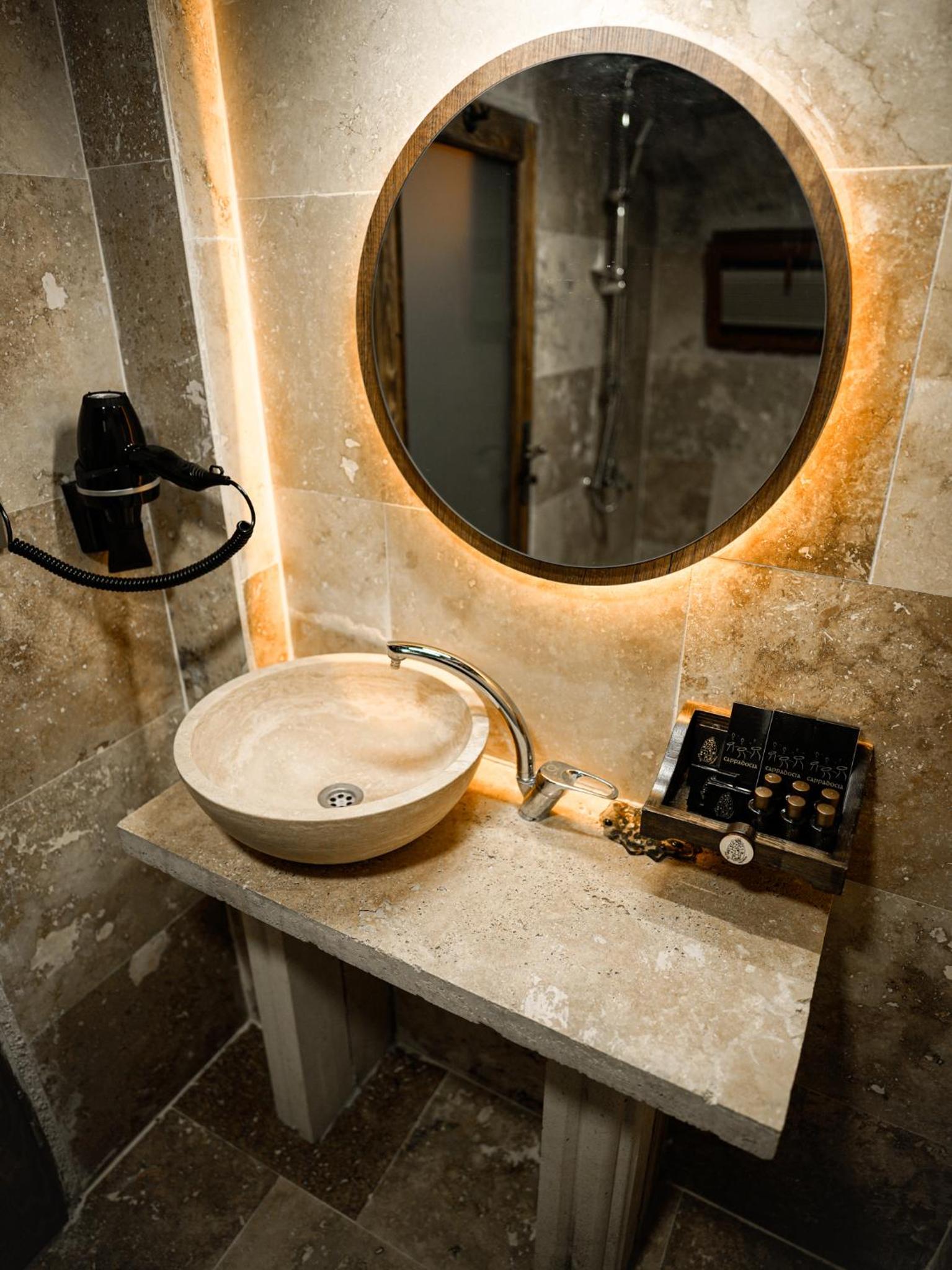 Deluxe Suite - Photo 12