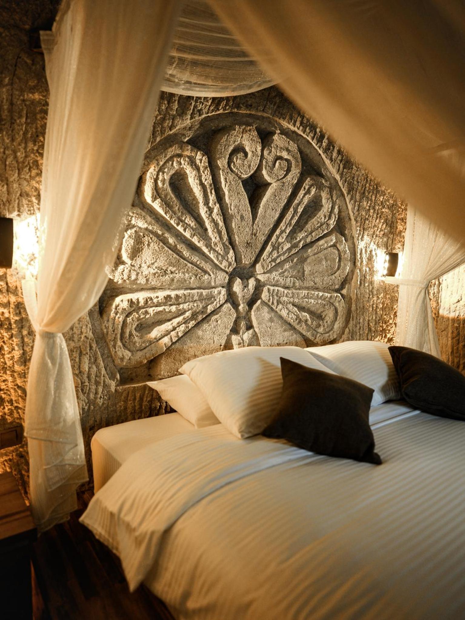 Deluxe Suite - Photo 18