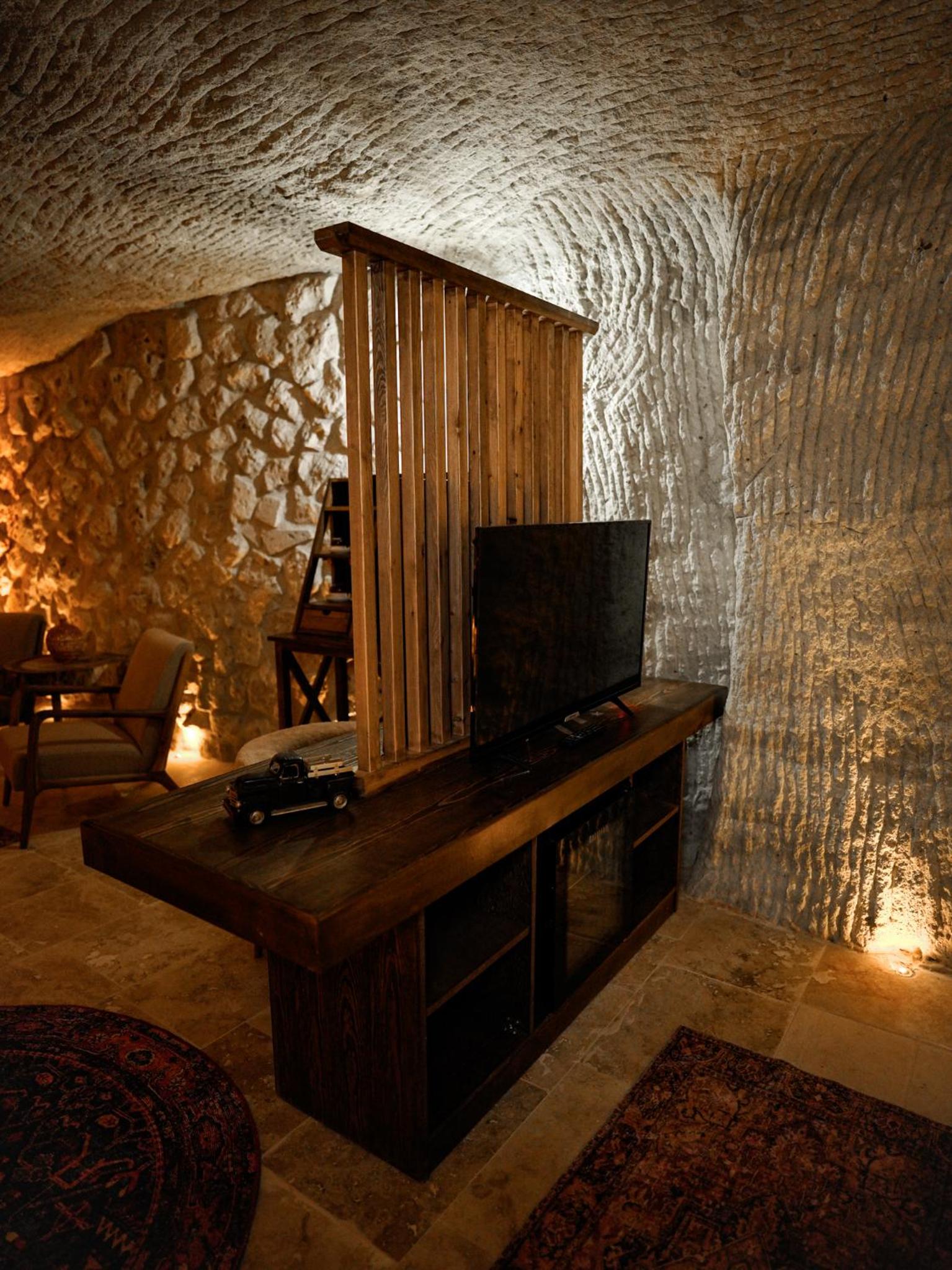 Deluxe Suite - Photo 14