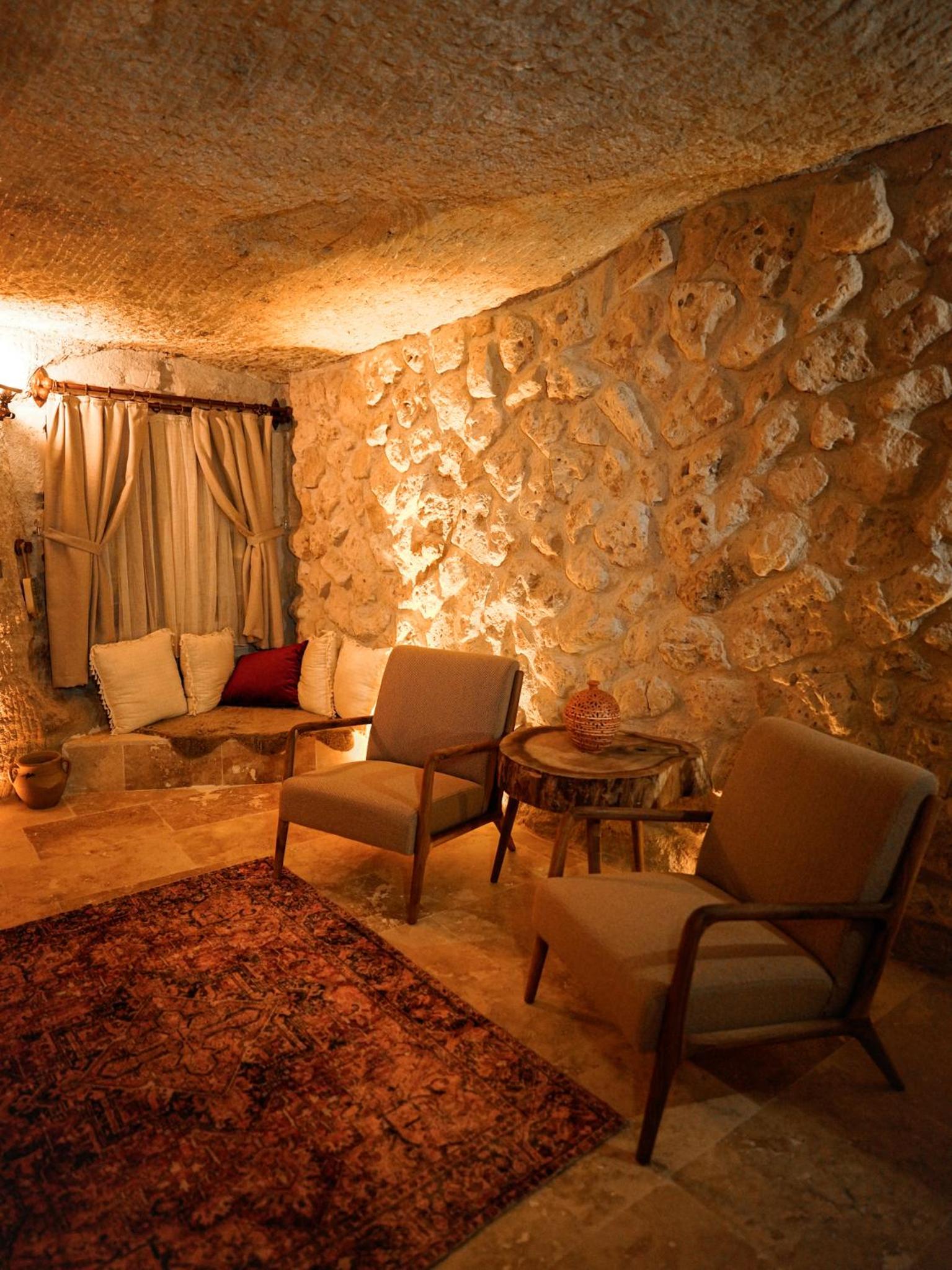 Deluxe Suite - Photo 16