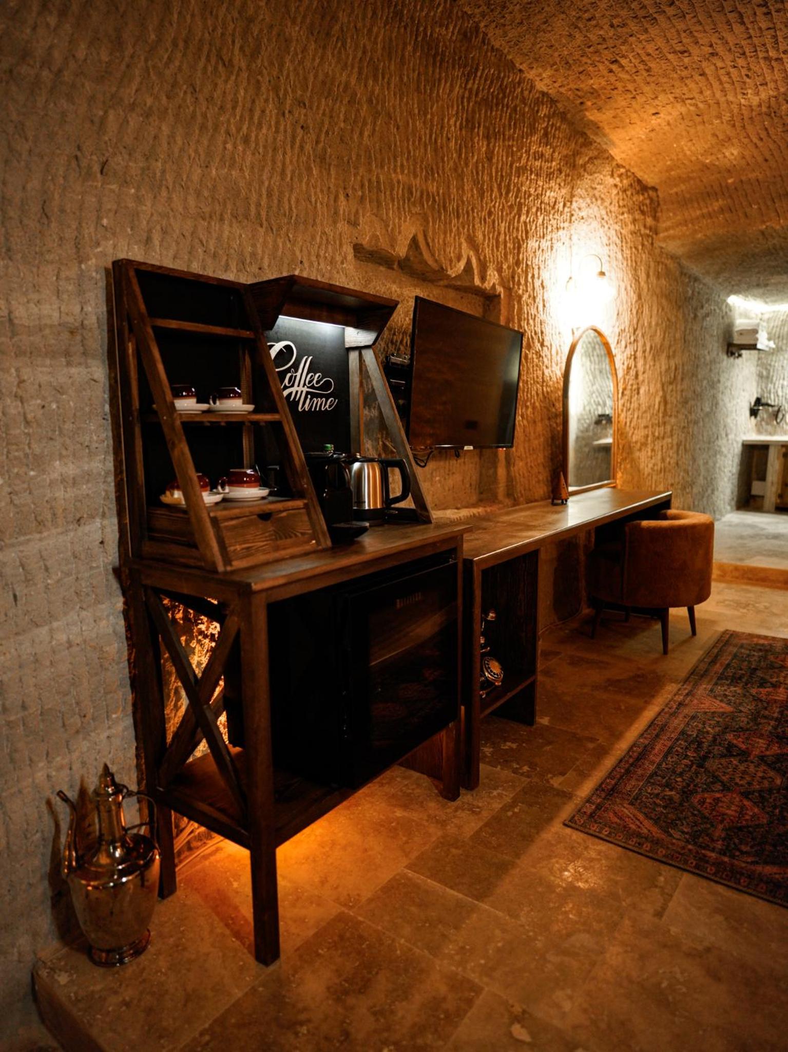 Deluxe Suite - Photo 24