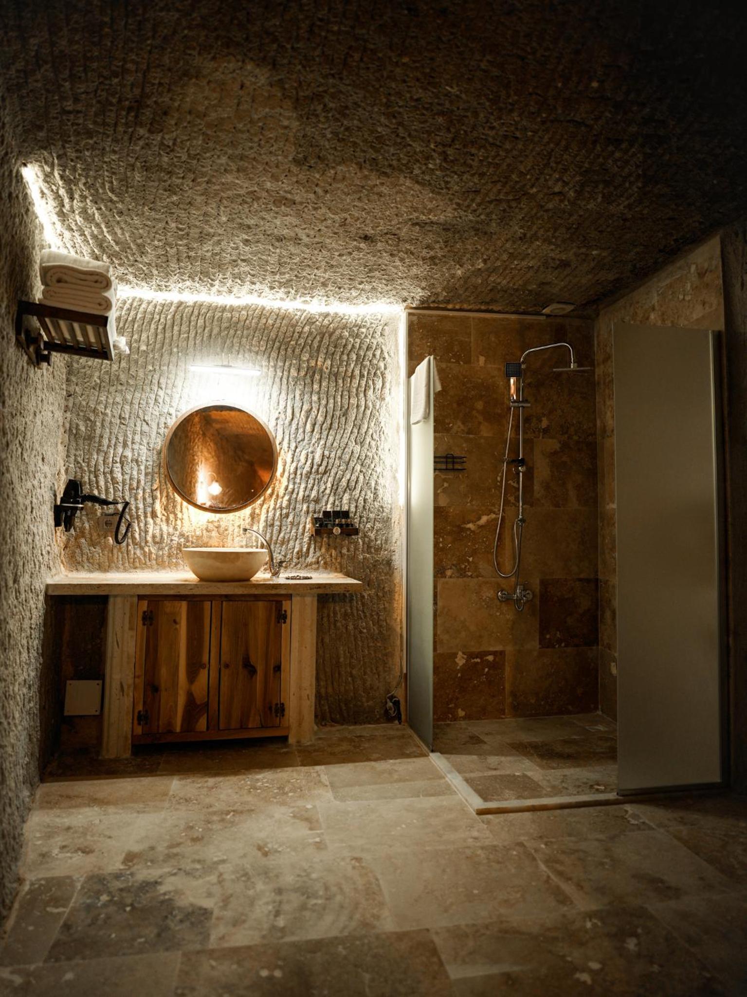 Deluxe Suite - Photo 22