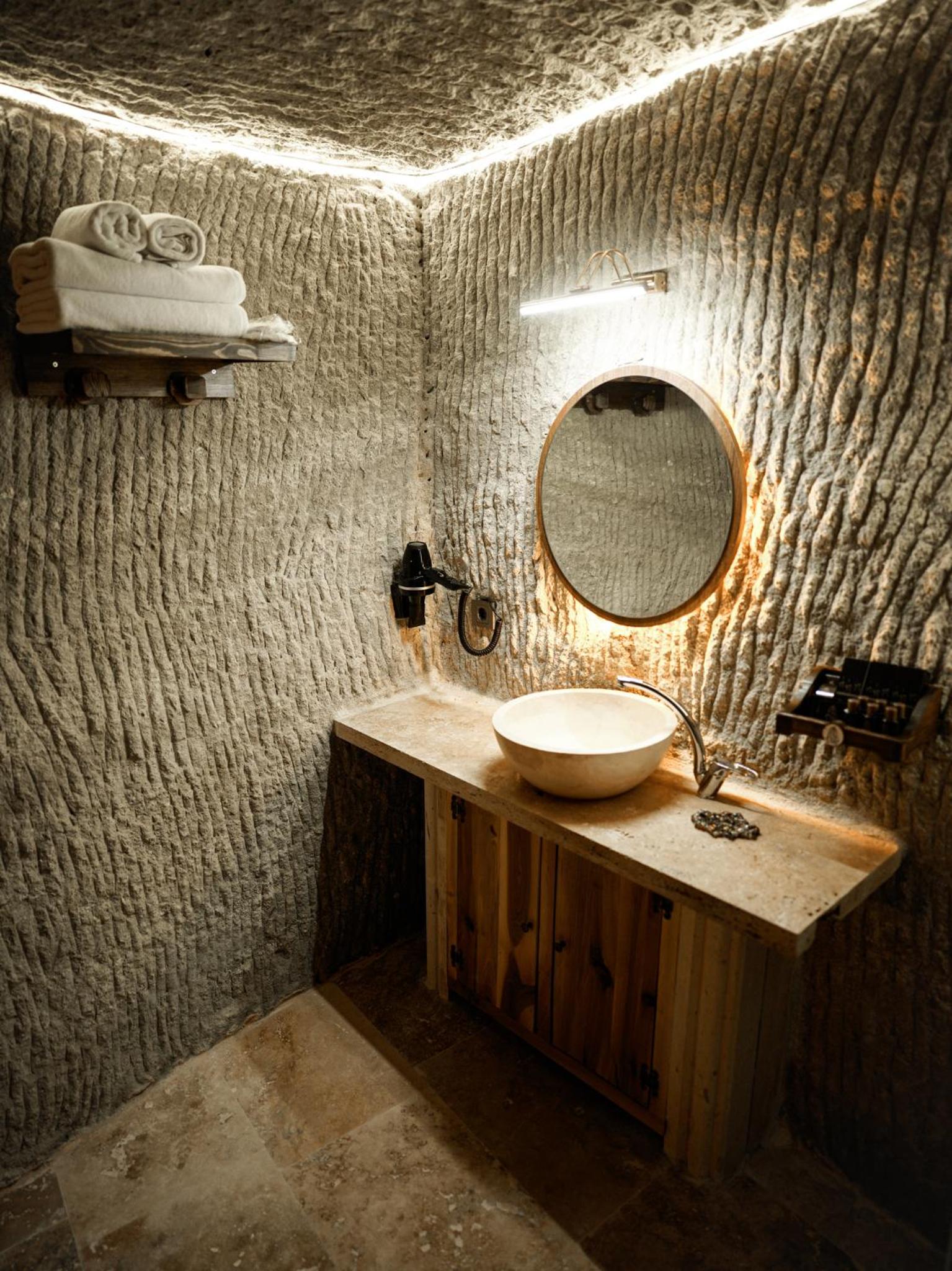 Deluxe Suite - Photo 21