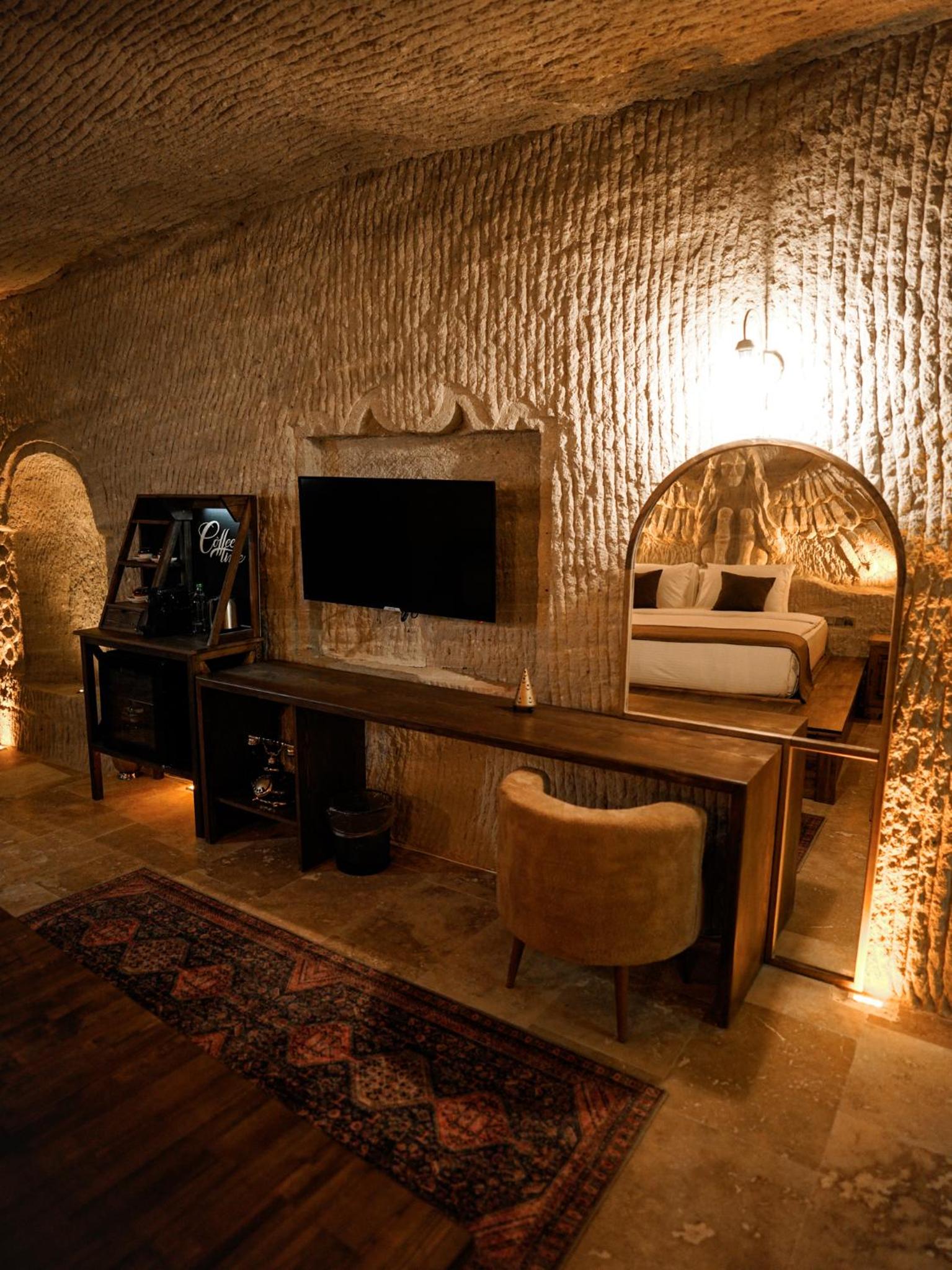 Deluxe Suite - Photo 25