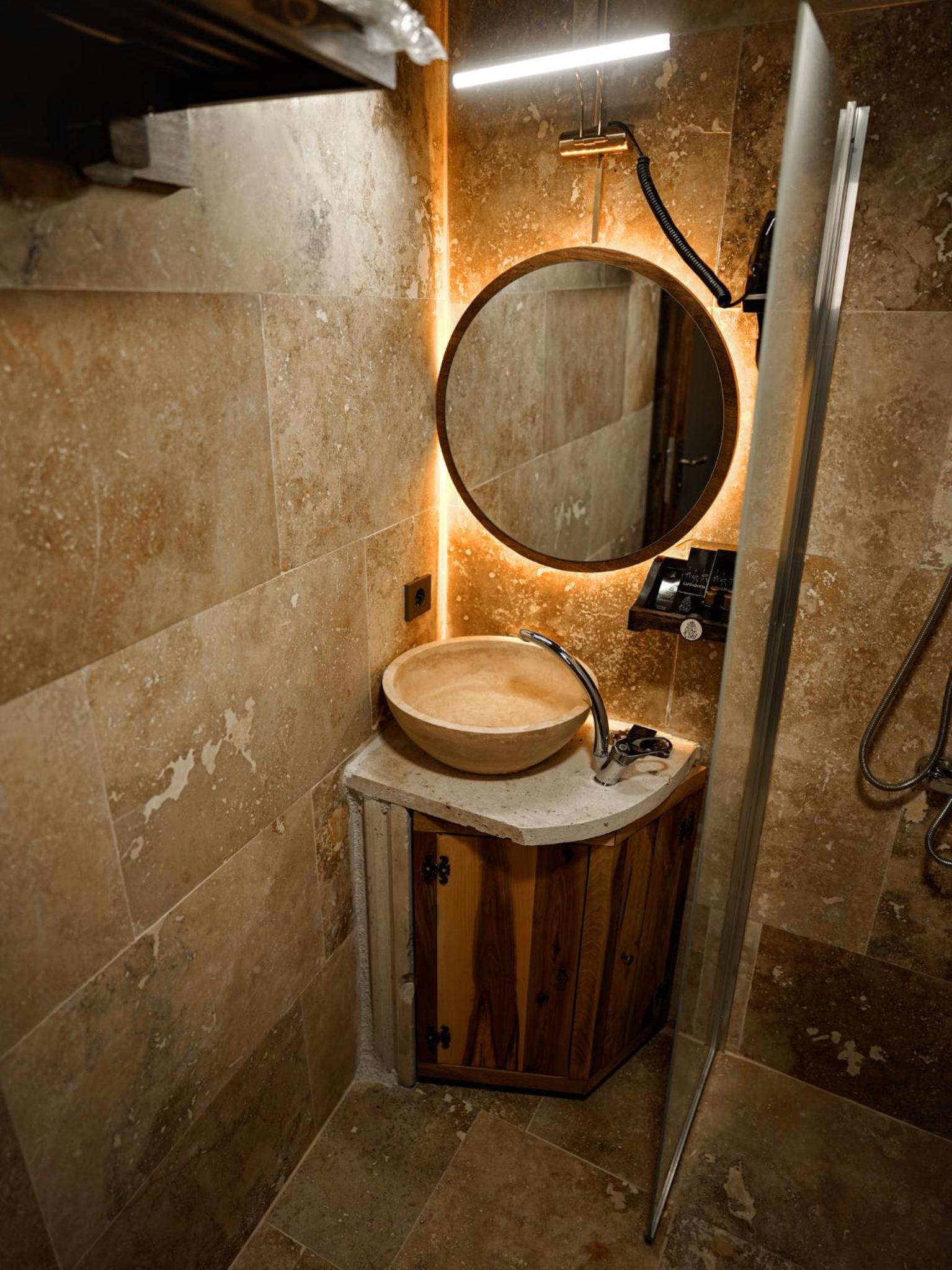 Deluxe Suite - Photo 2