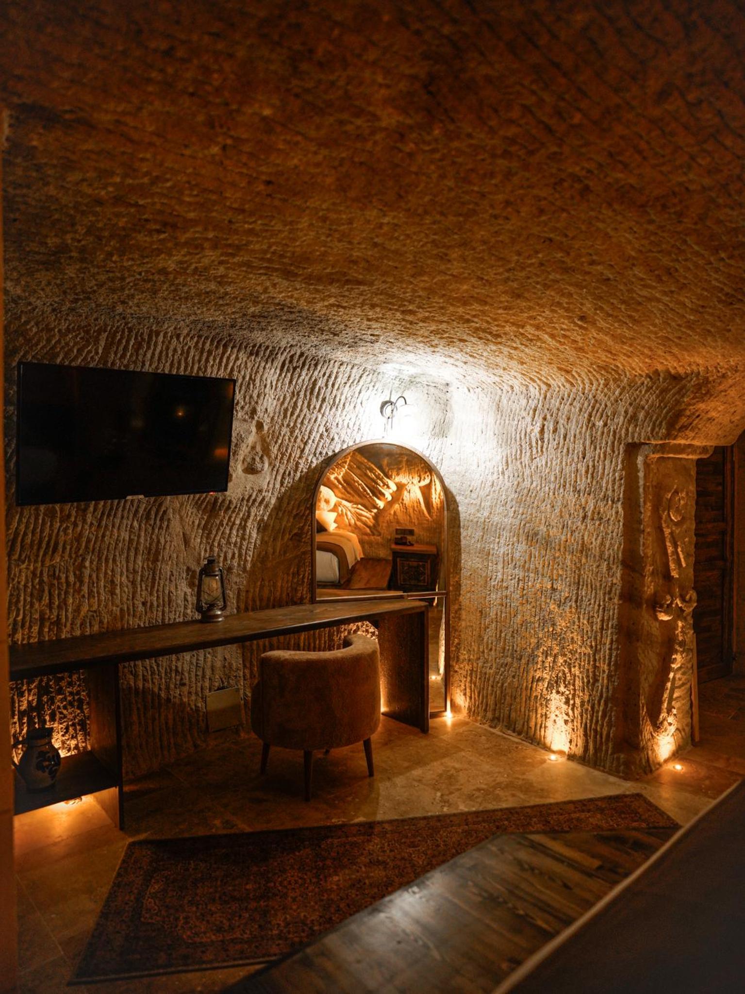 Deluxe Suite - Photo 5