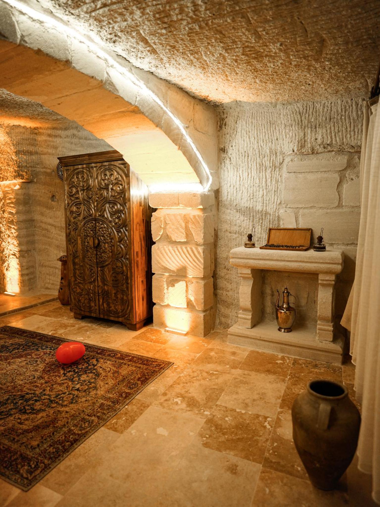 King Suite with Spa Bath - Photo 10