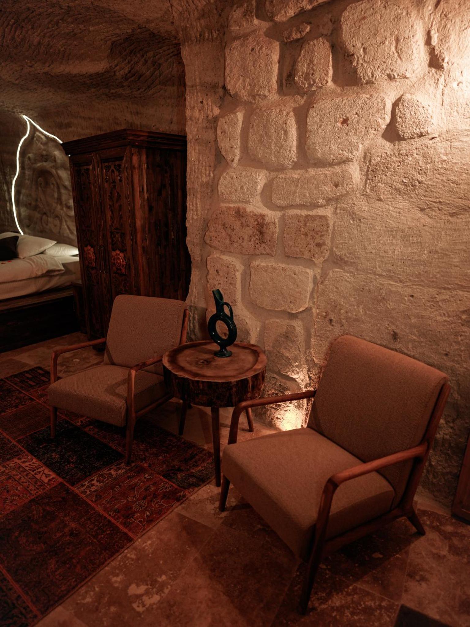 Queen Suite with Spa Bath - Photo 2