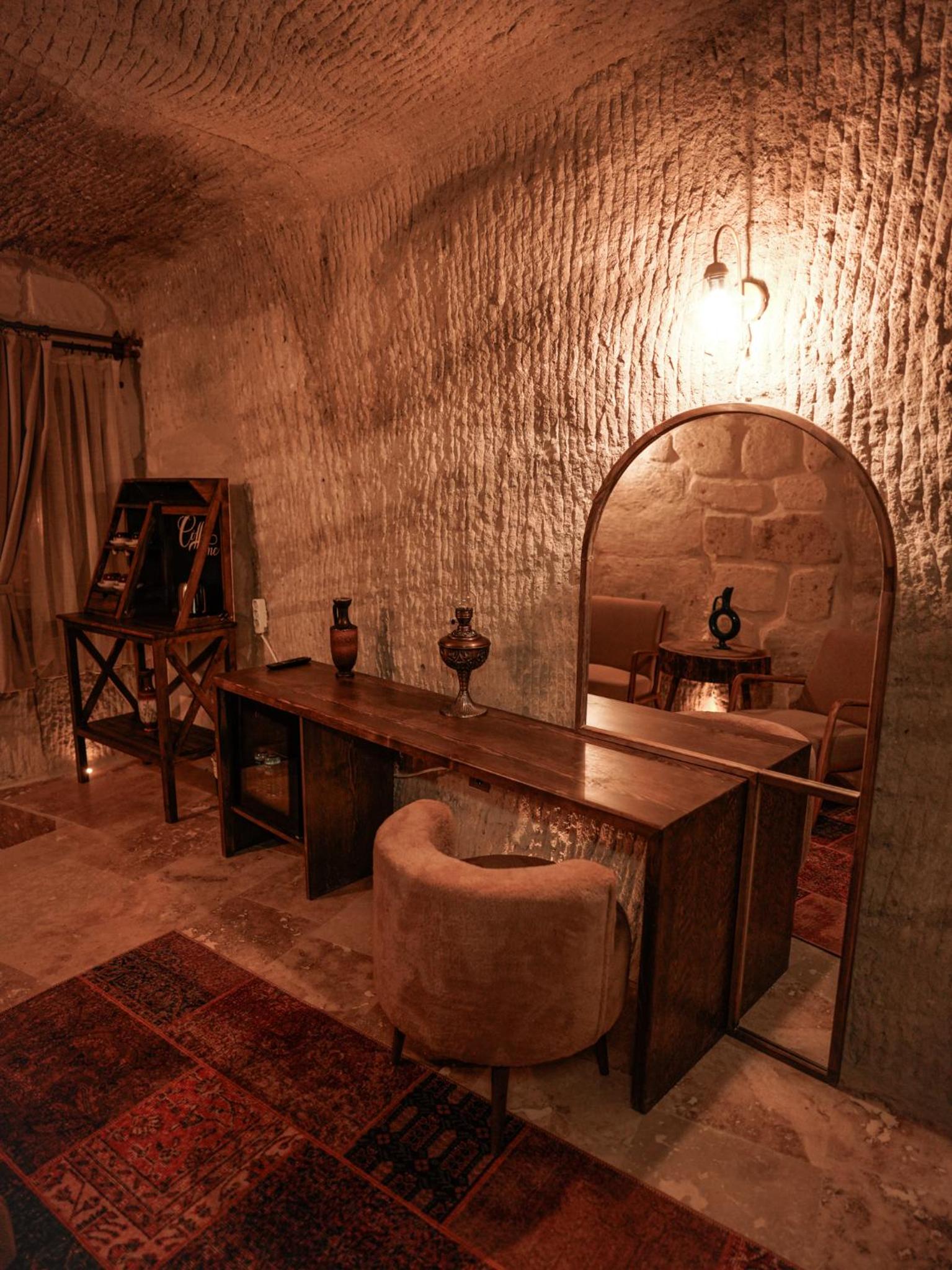 Queen Suite with Spa Bath - Photo 1