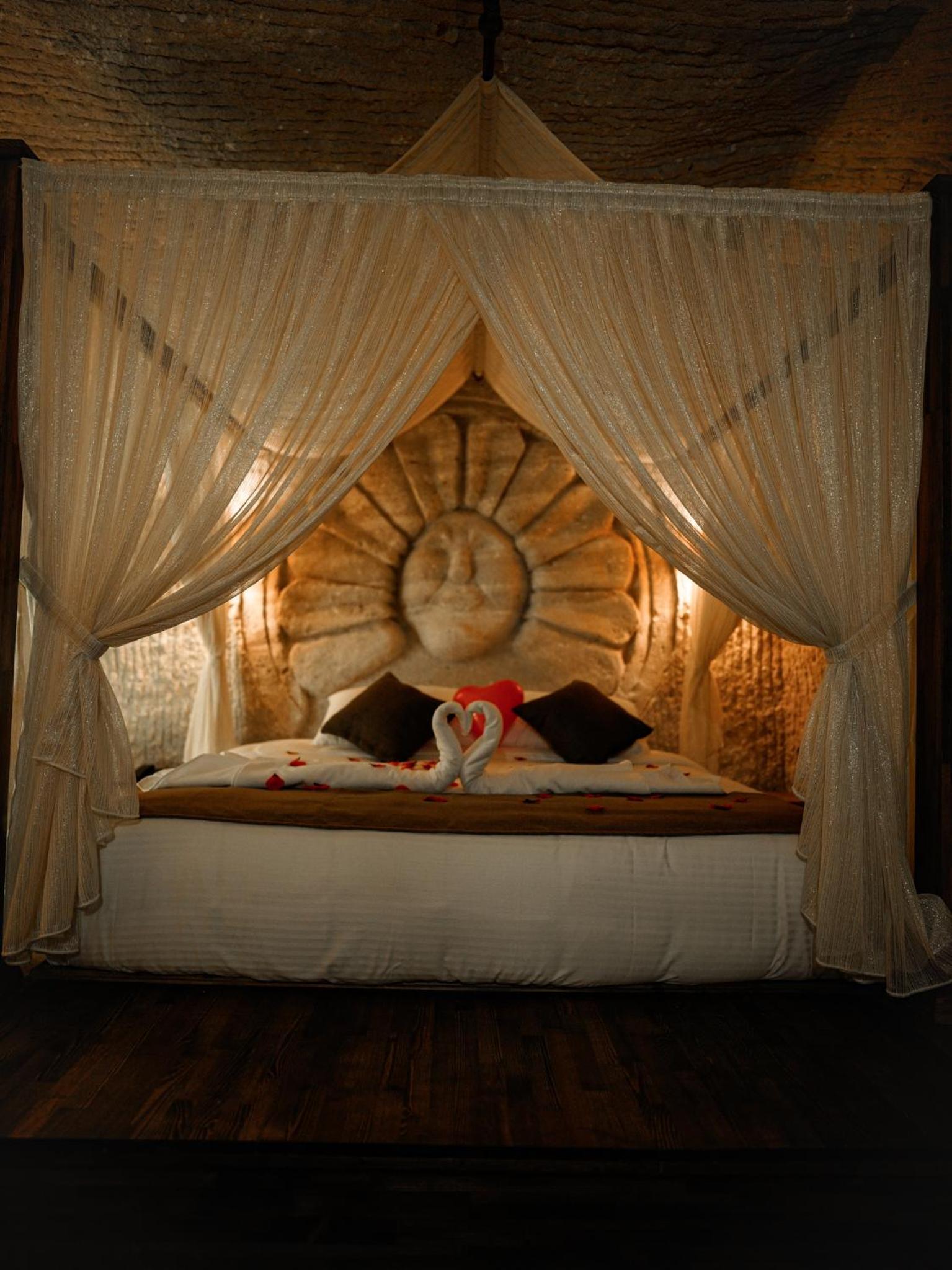 Suite with Spa Bath - Photo 9