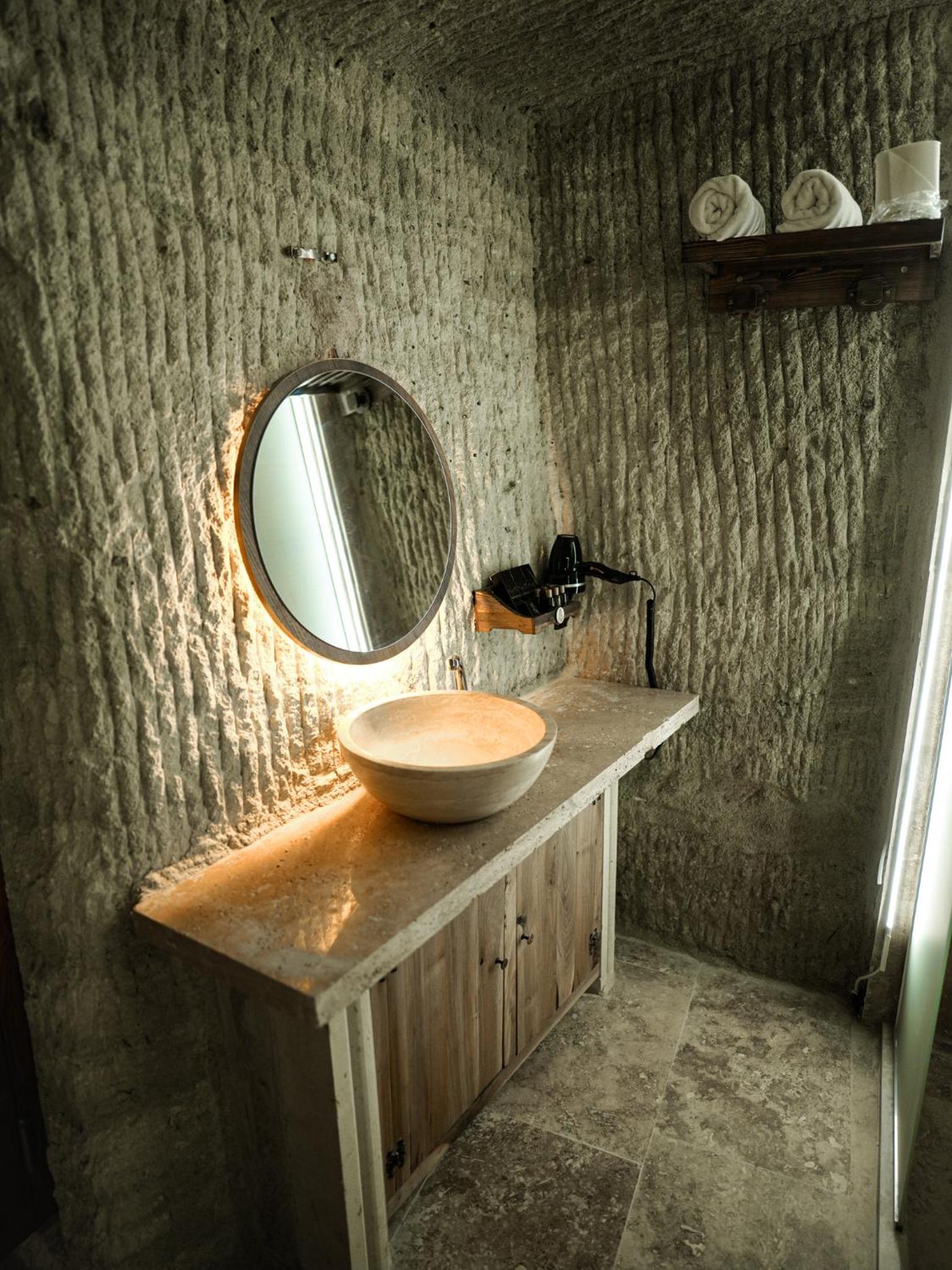 Suite with Spa Bath - Photo 25