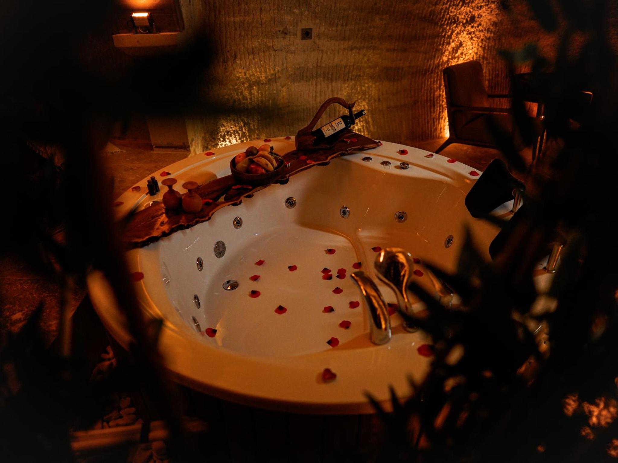 Suite with Spa Bath - Photo 24