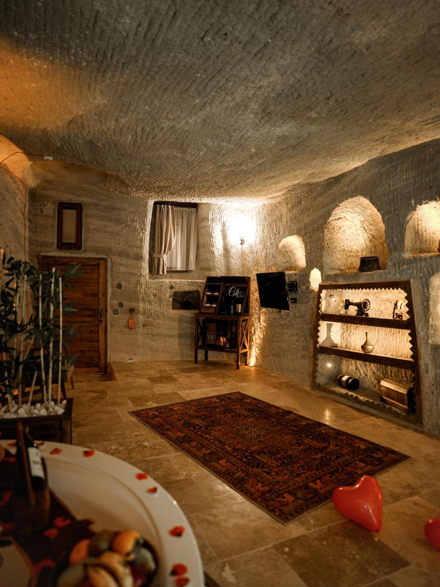 Suite with Spa Bath - Photo 29
