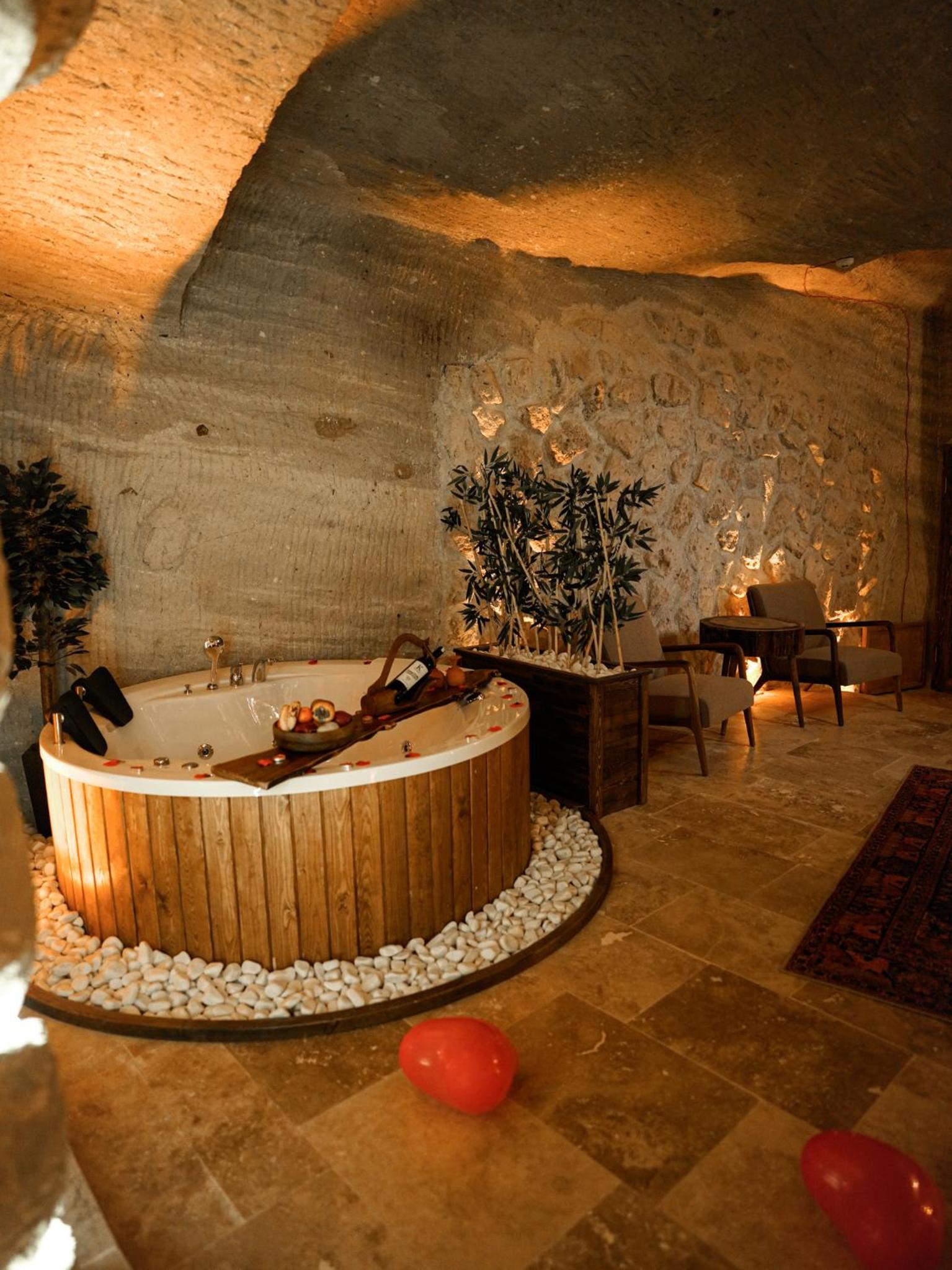 Suite with Spa Bath - Photo 23