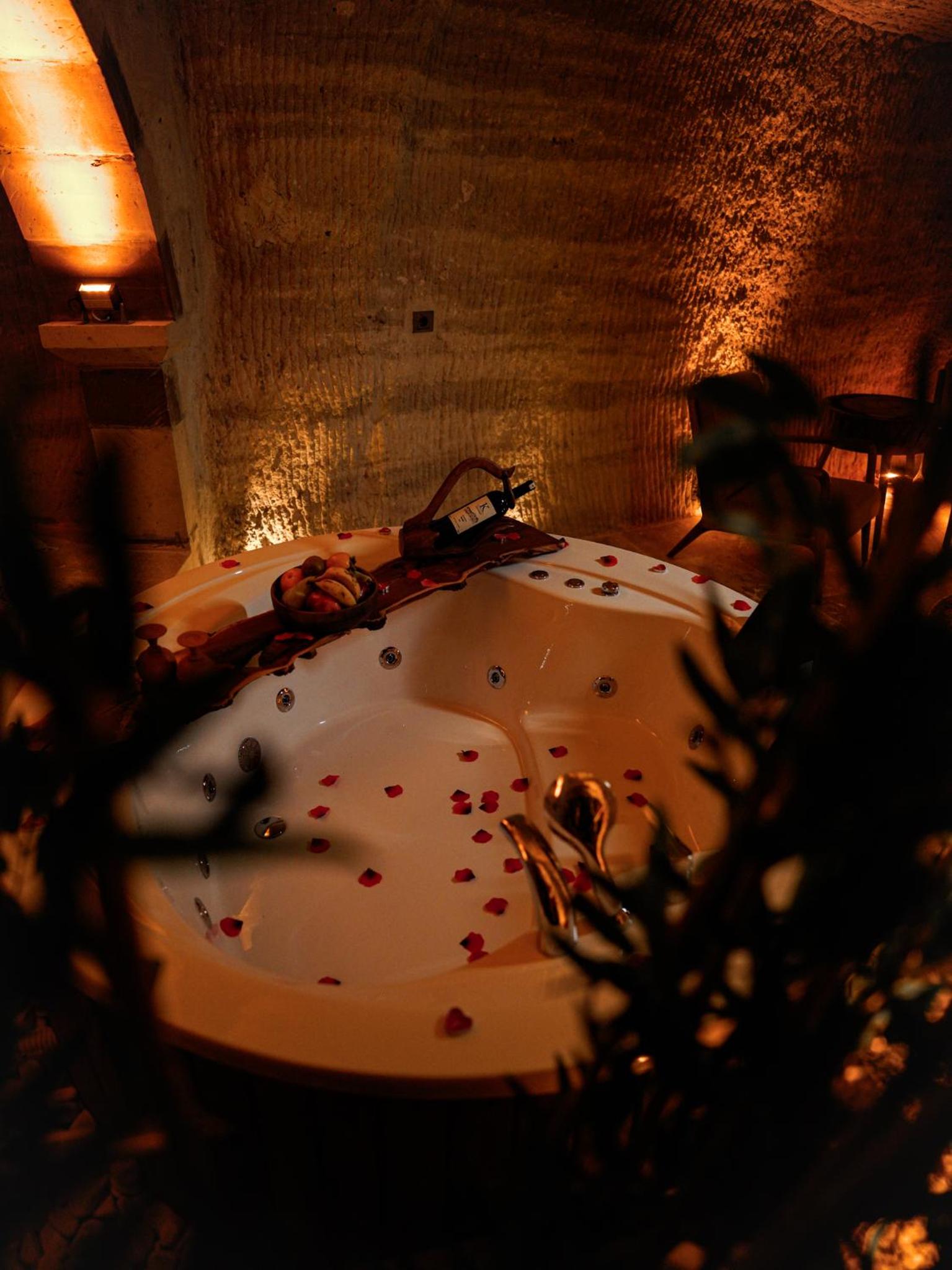Suite with Spa Bath - Photo 5