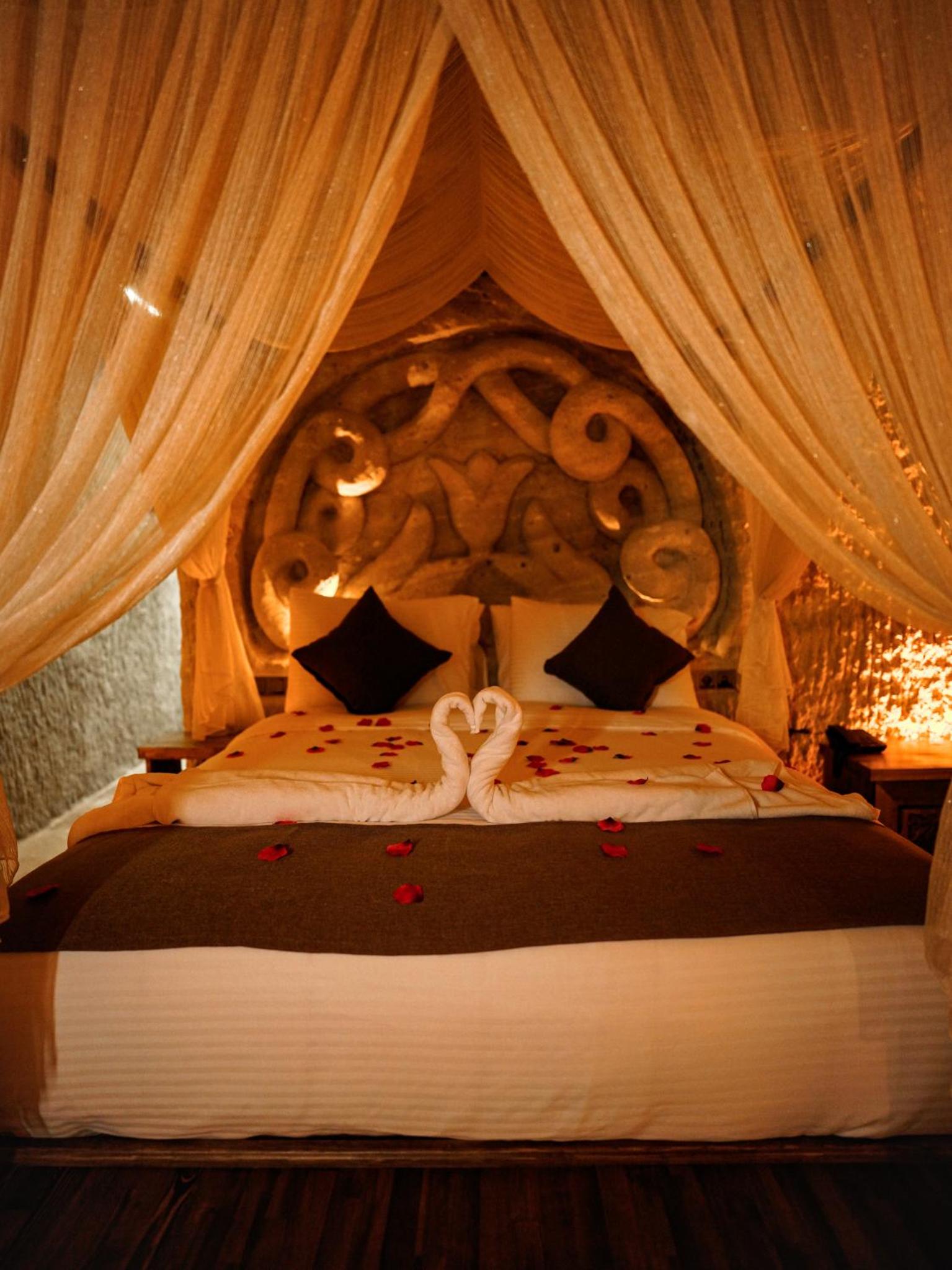 Suite with Spa Bath - Photo 16