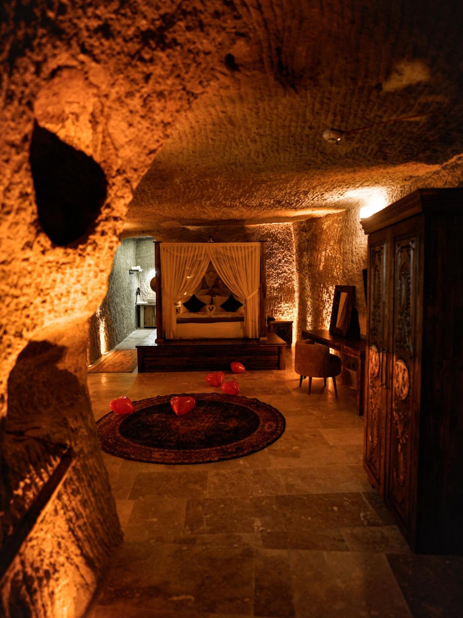 Suite with Spa Bath - Photo 17
