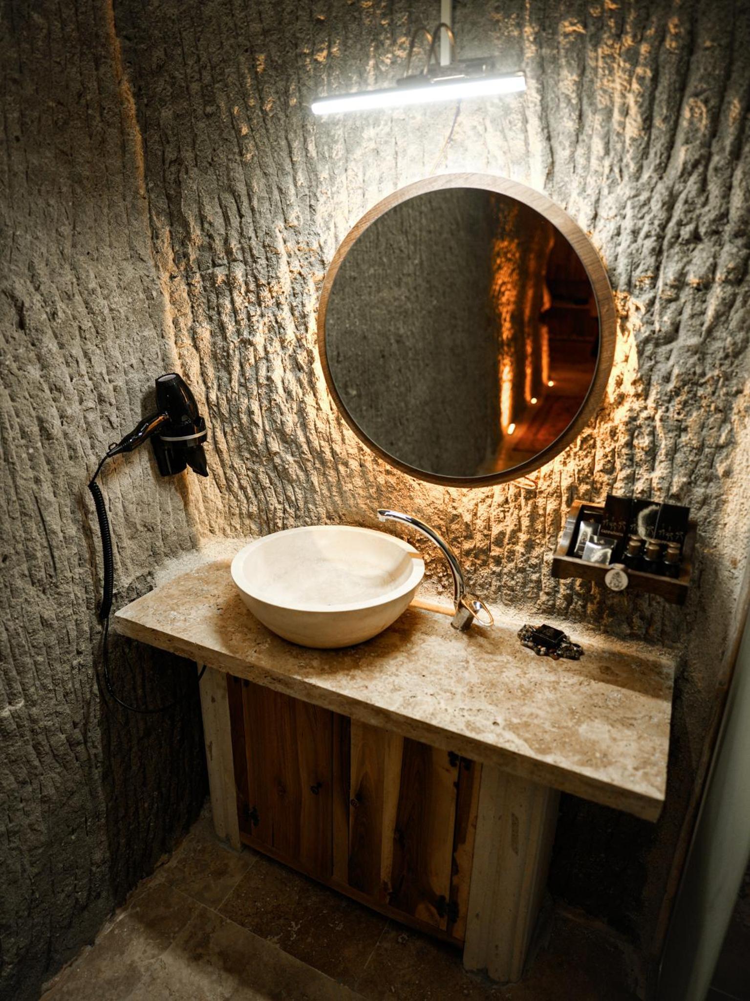 Suite with Spa Bath - Photo 12