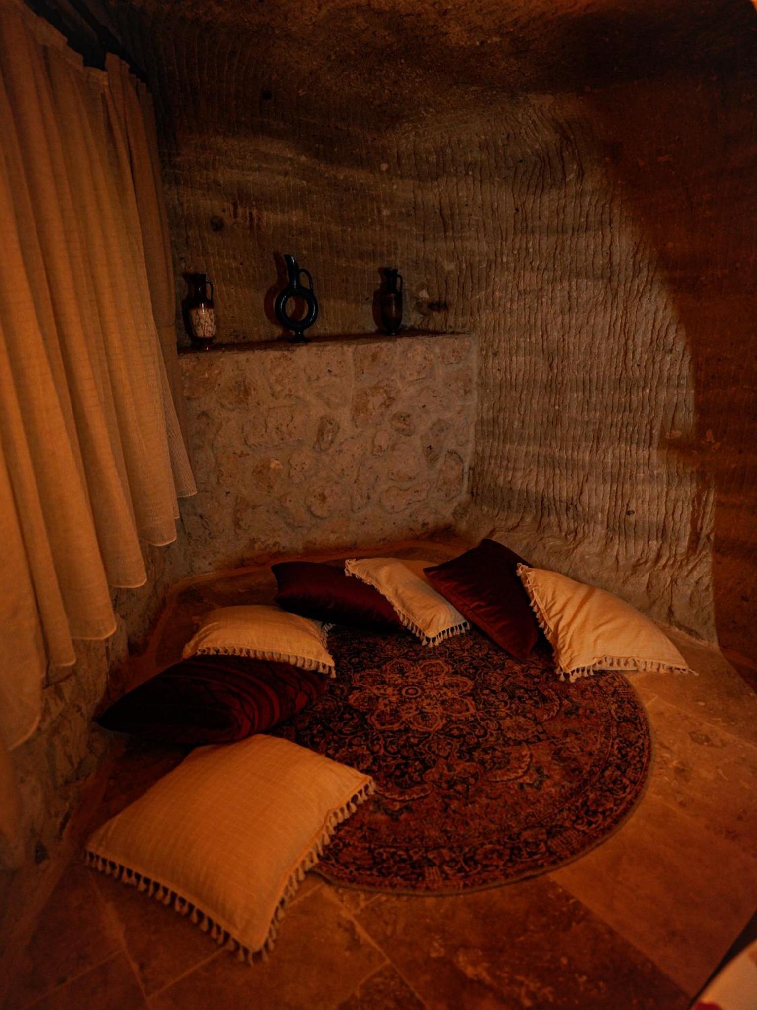 Suite with Spa Bath - Photo 1