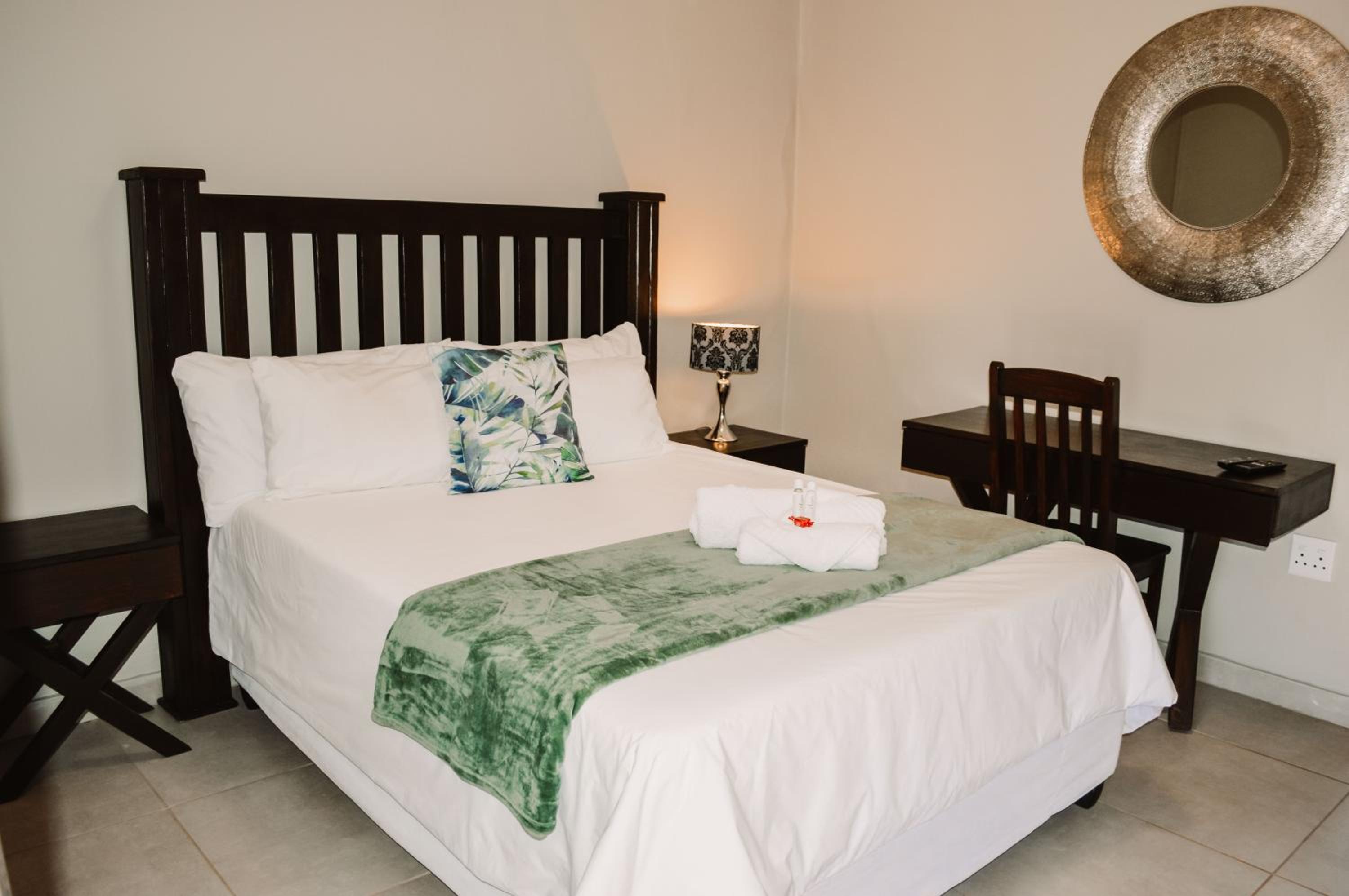 Queen Room with Garden View