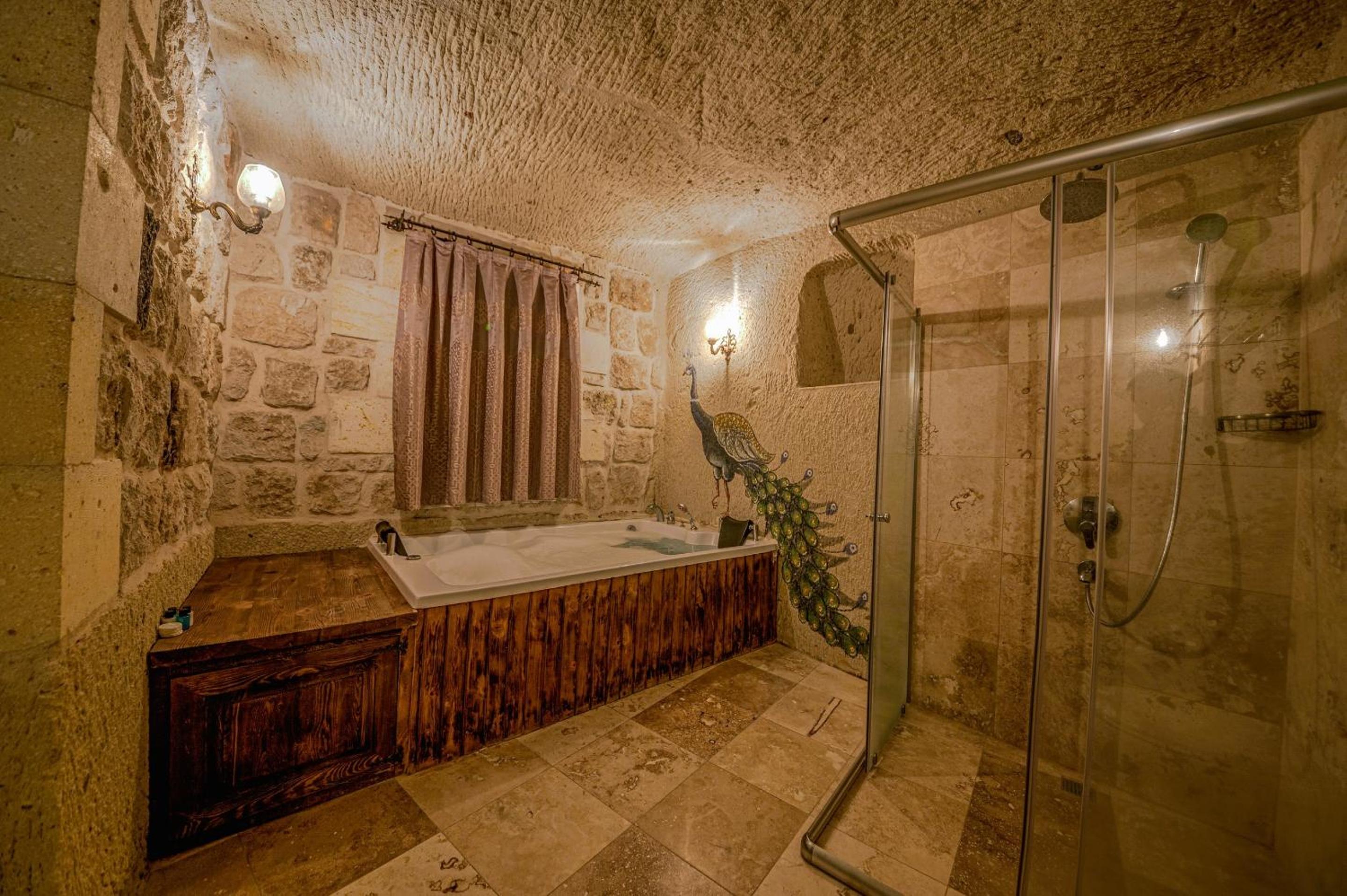 Superior King Suite - Photo 5