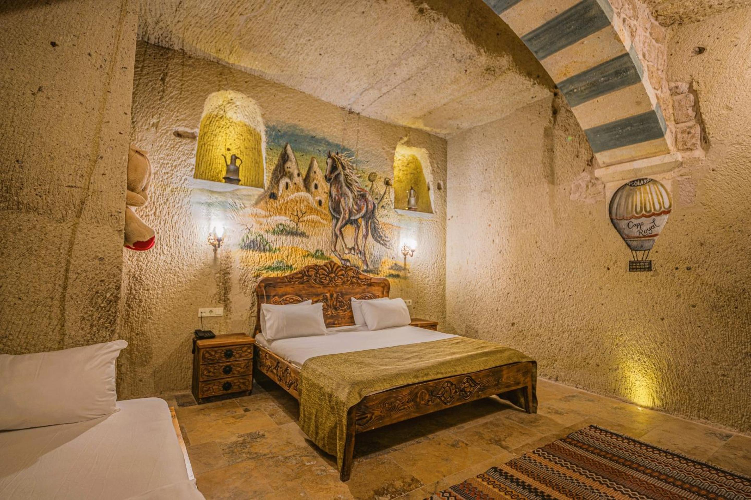 Superior King Suite - Photo 9