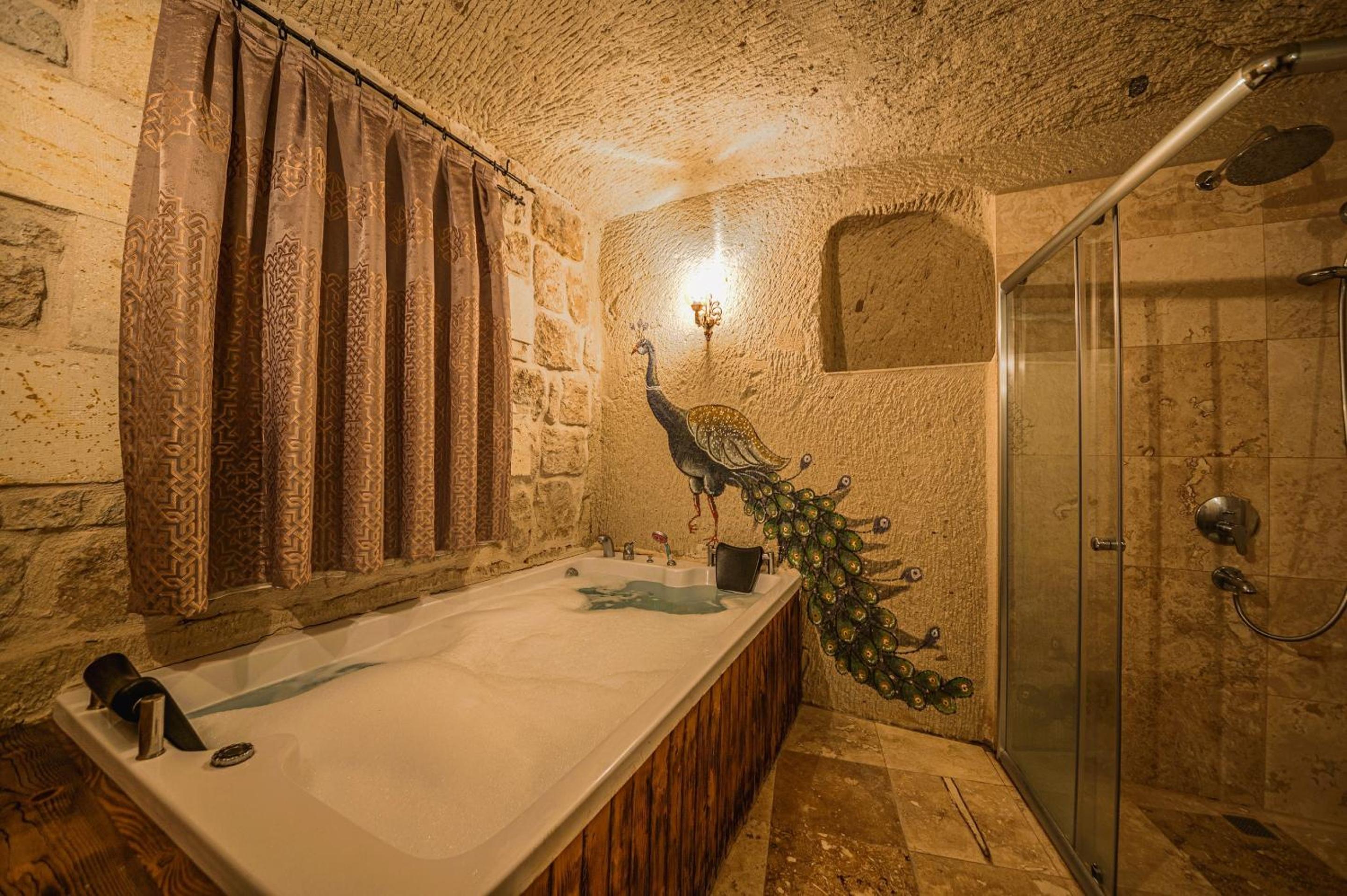 Superior King Suite - Photo 4
