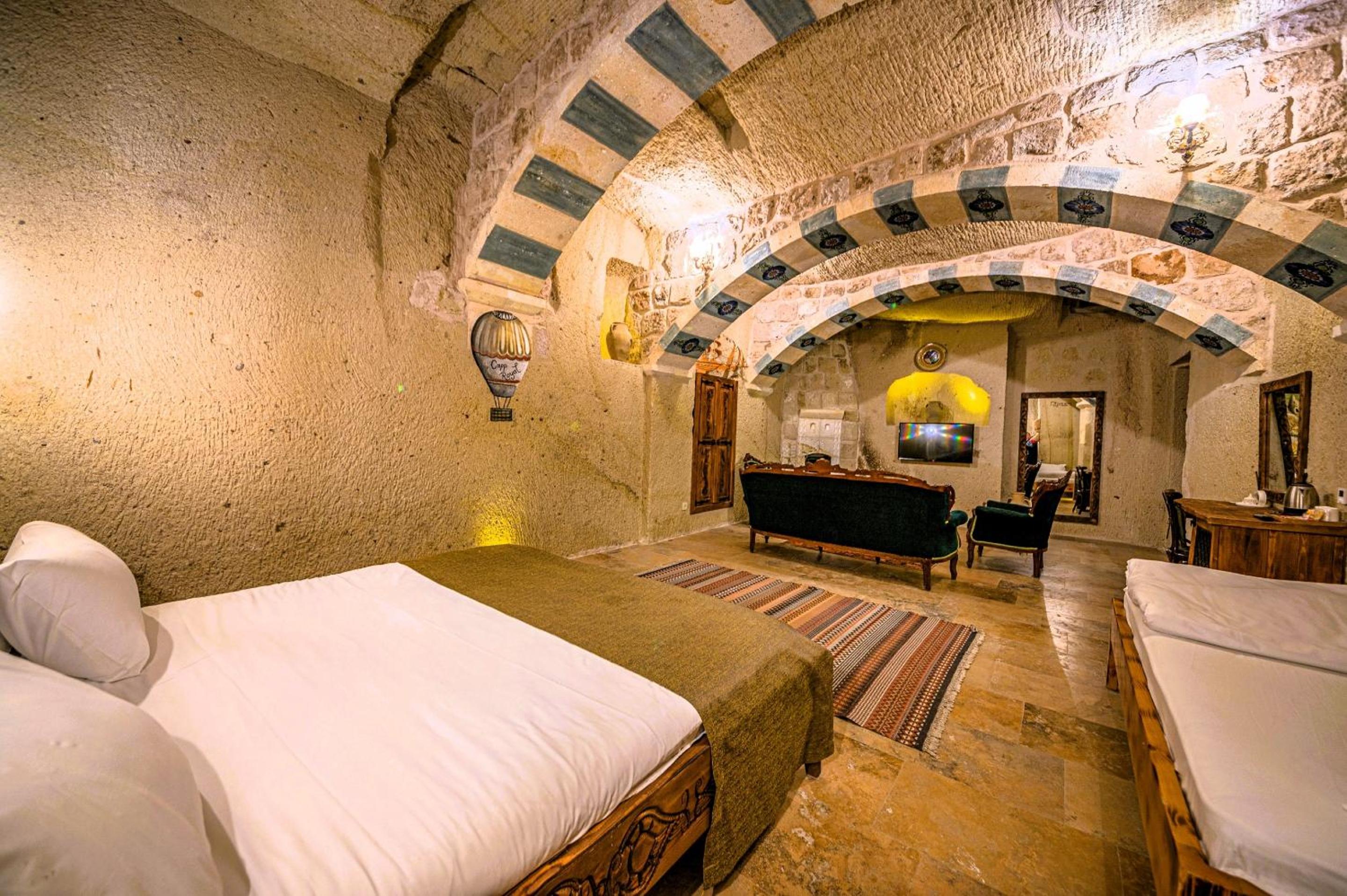 Superior King Suite - Photo 8