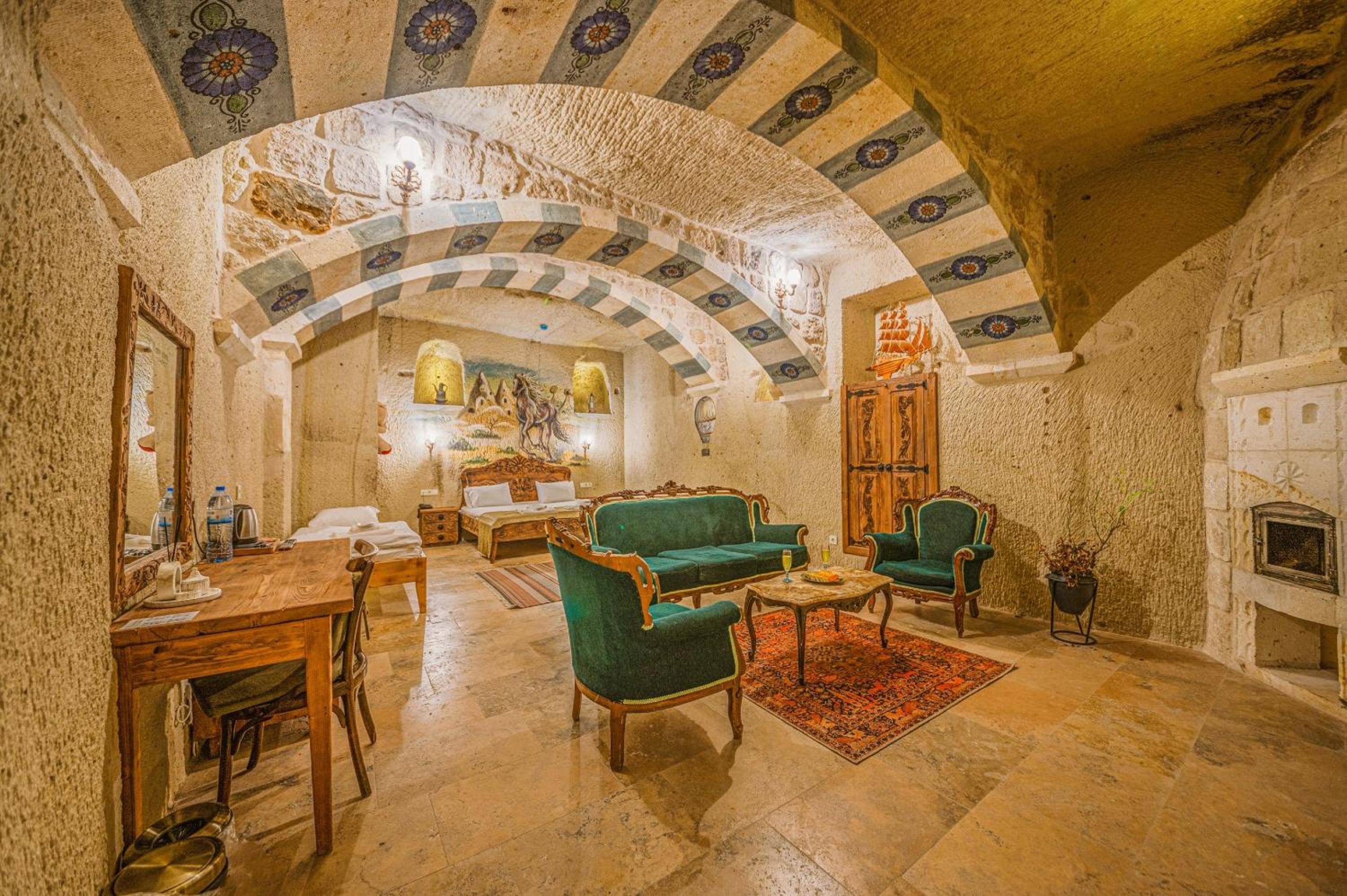 Superior King Suite - Photo 10