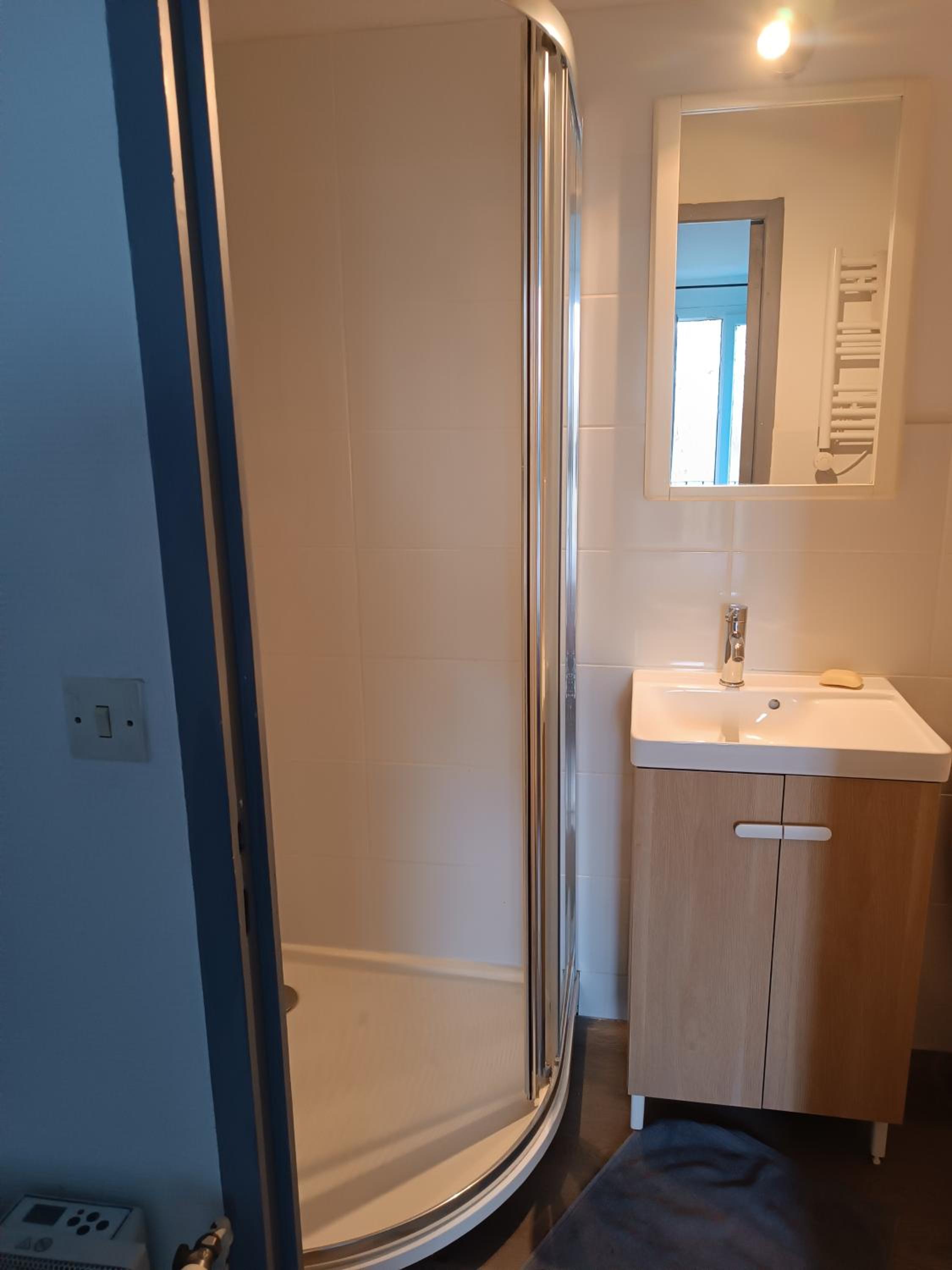 Double Room with Private Bathroom - Photo 1