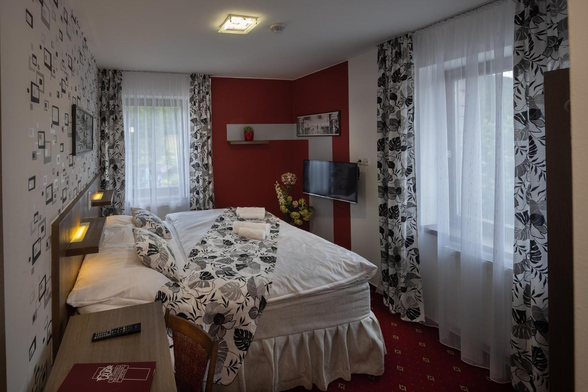 Double or Twin Room - Photo 1