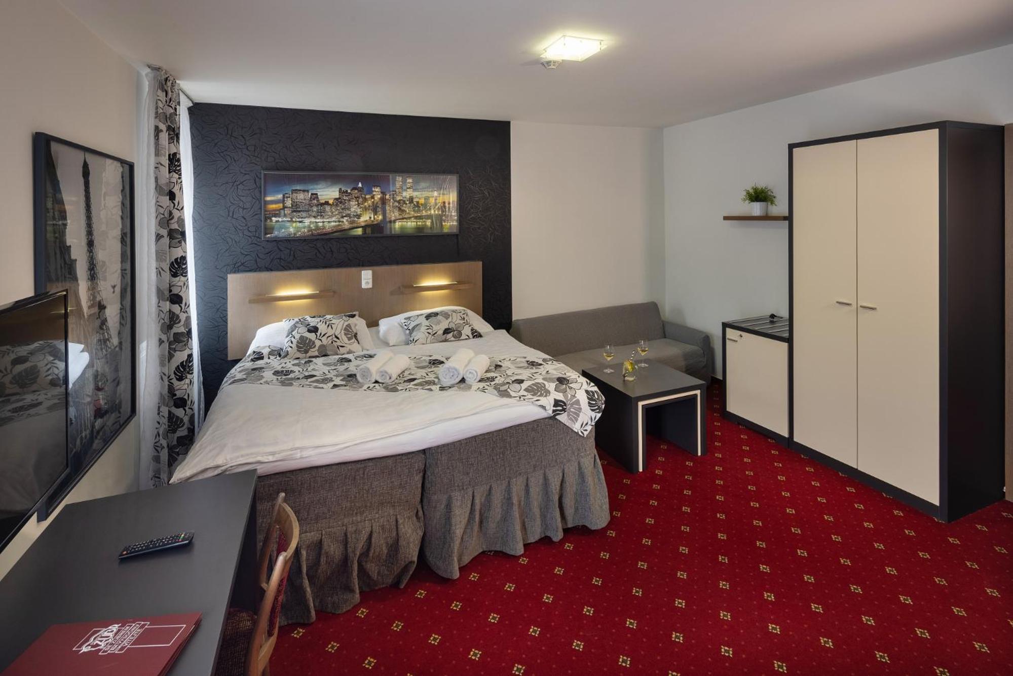 Triple Room - Photo 11