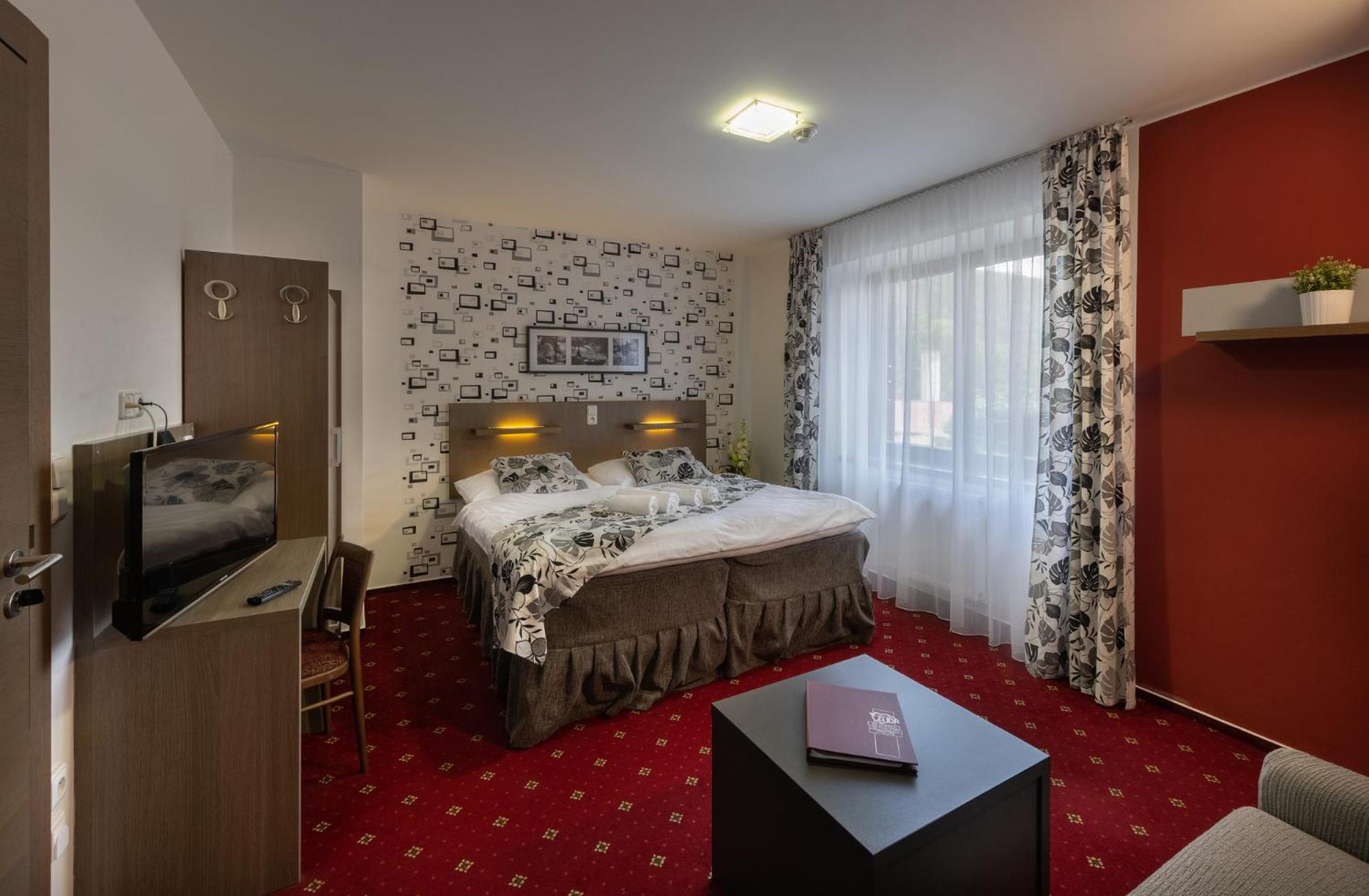 Double or Twin Room - Photo 3