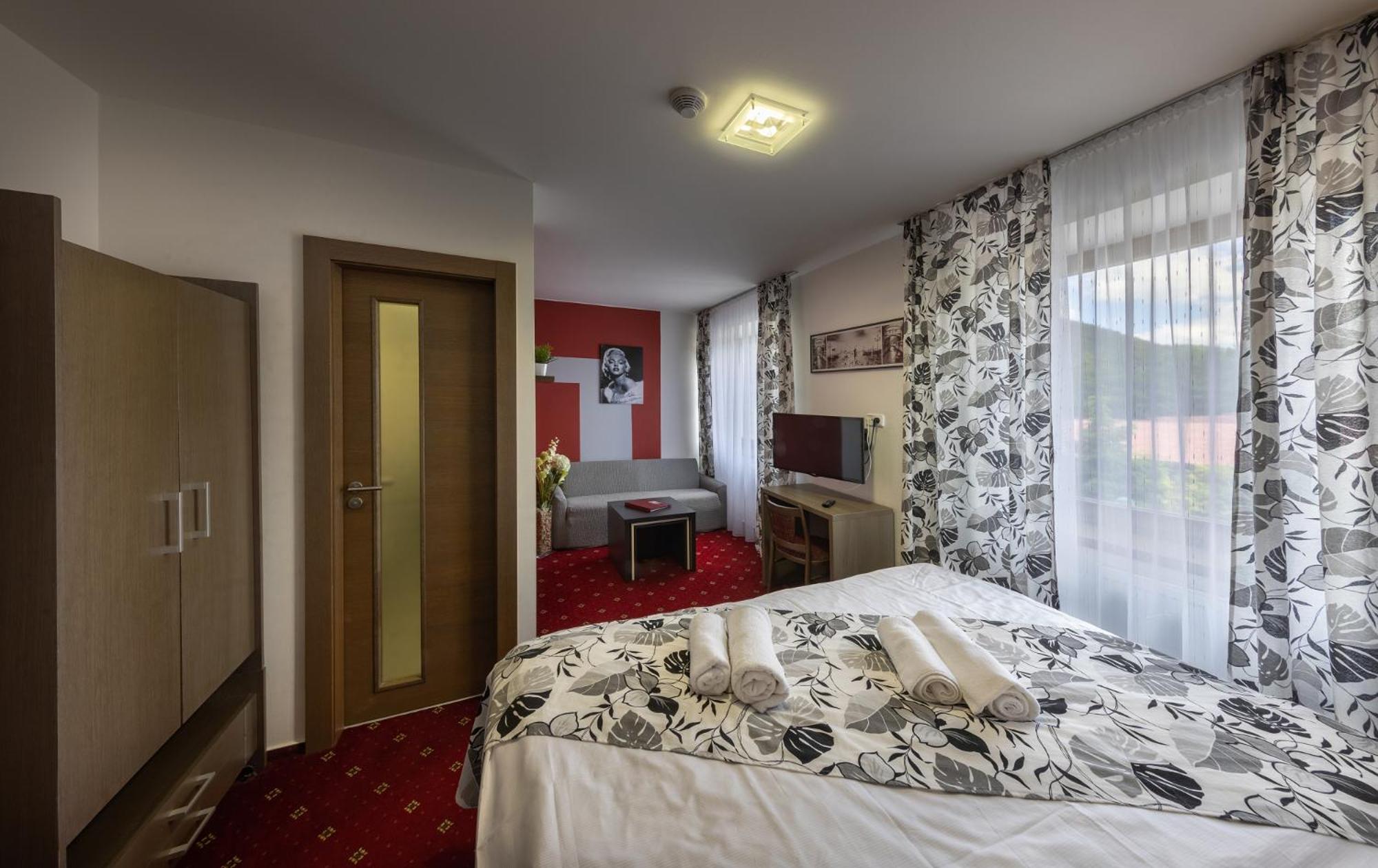 Double or Twin Room - Photo 7