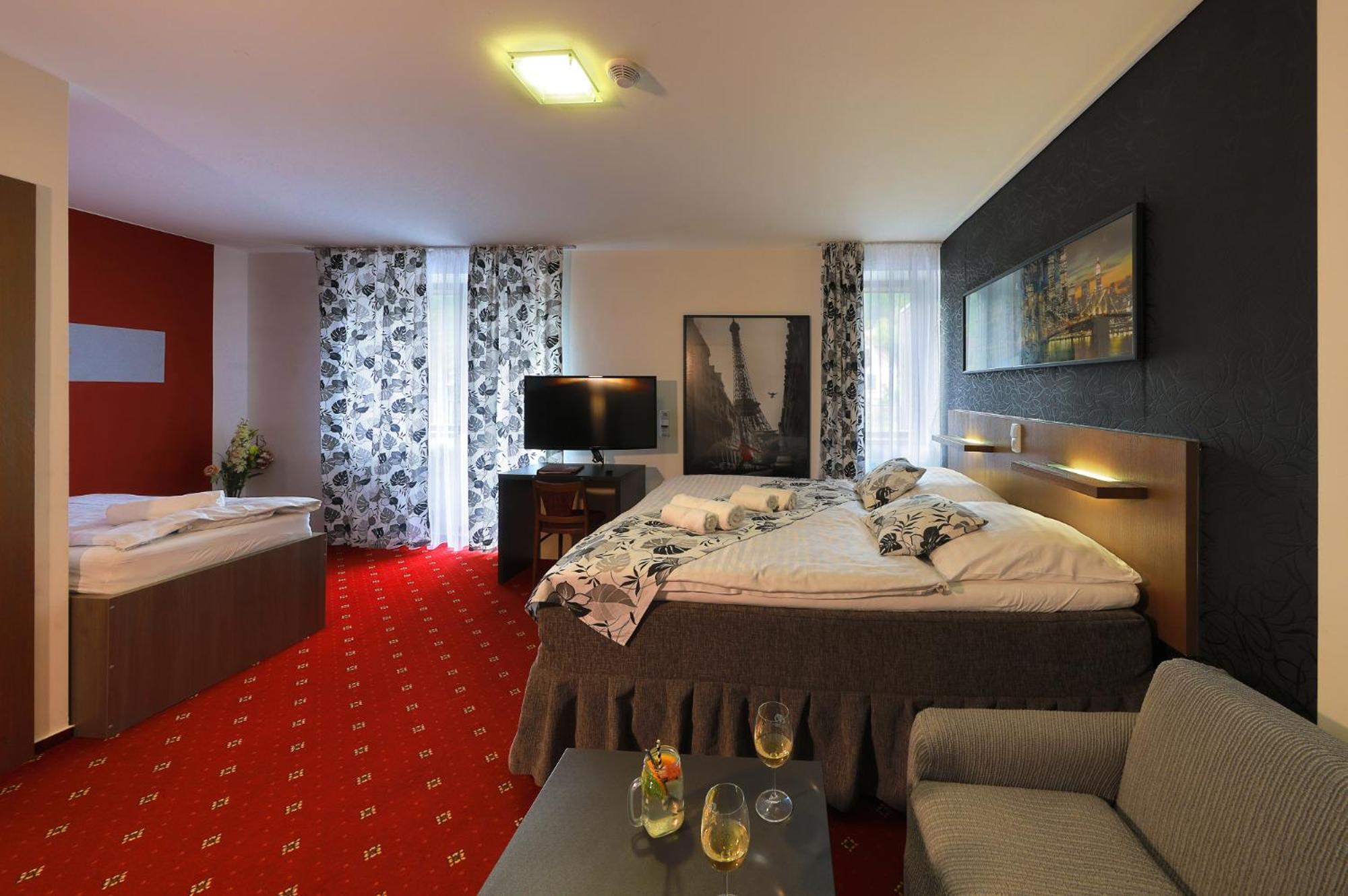 Triple Room - Photo 9