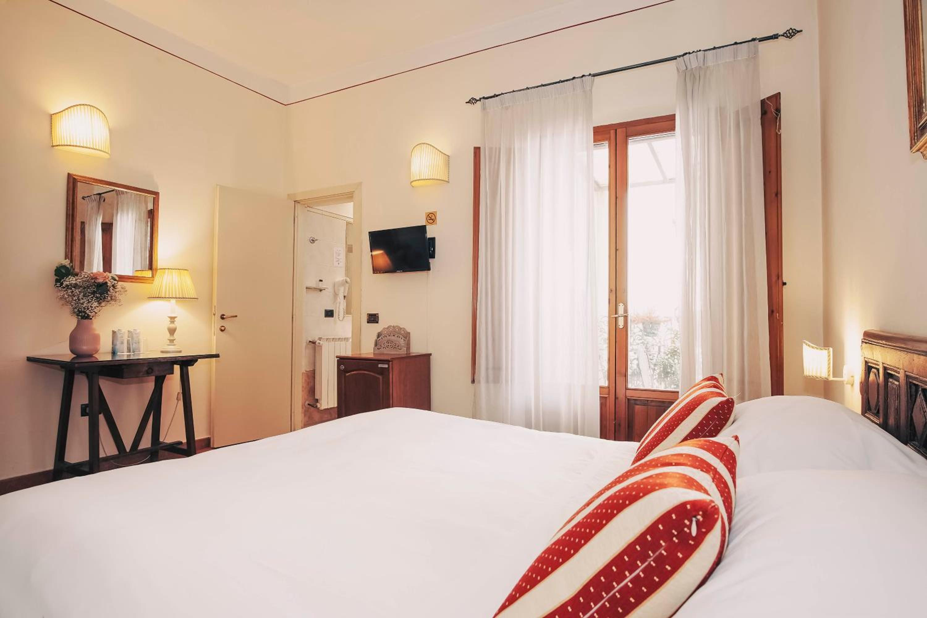 Superior Double or Twin Room - Photo 4