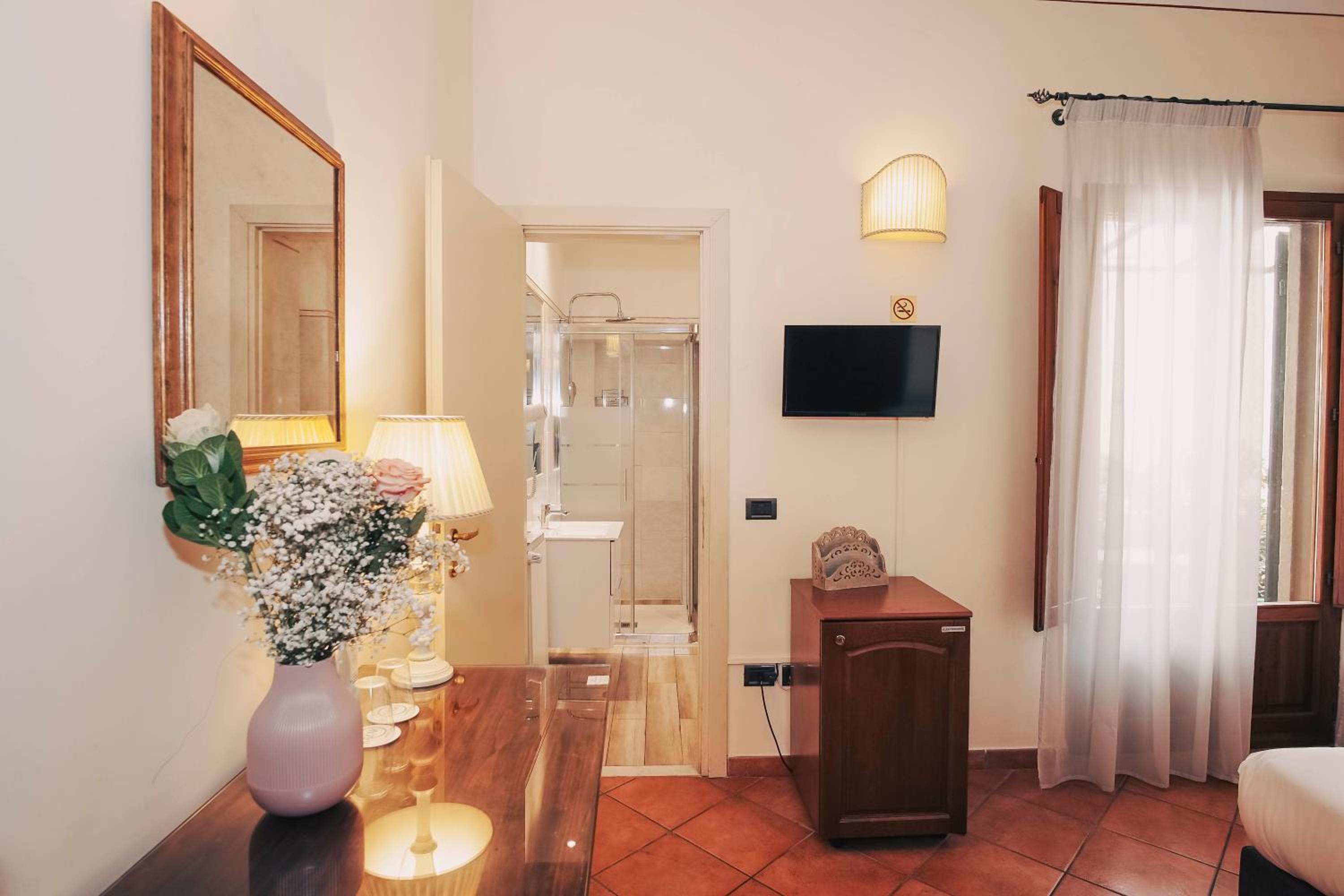 Superior Double or Twin Room - Photo 10