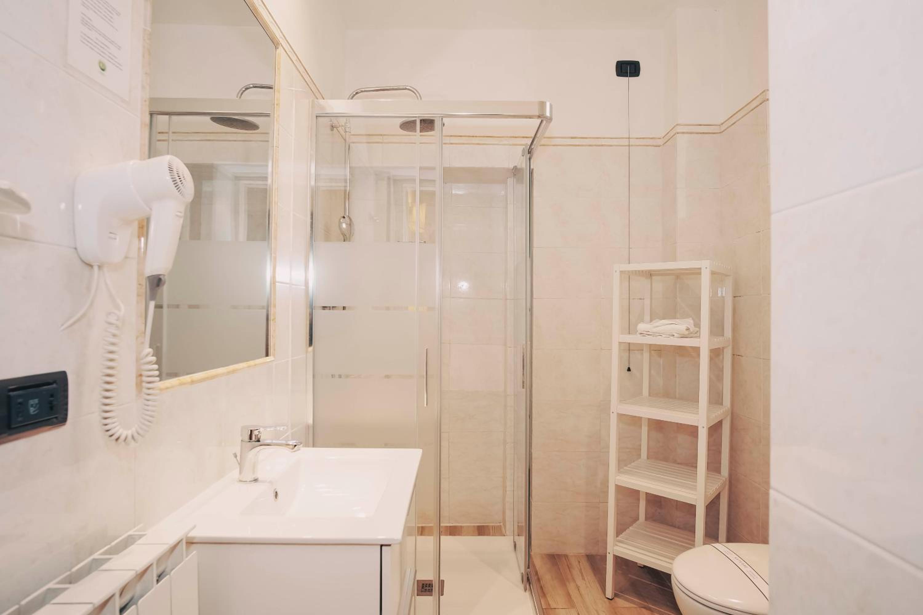 Superior Double or Twin Room - Photo 12