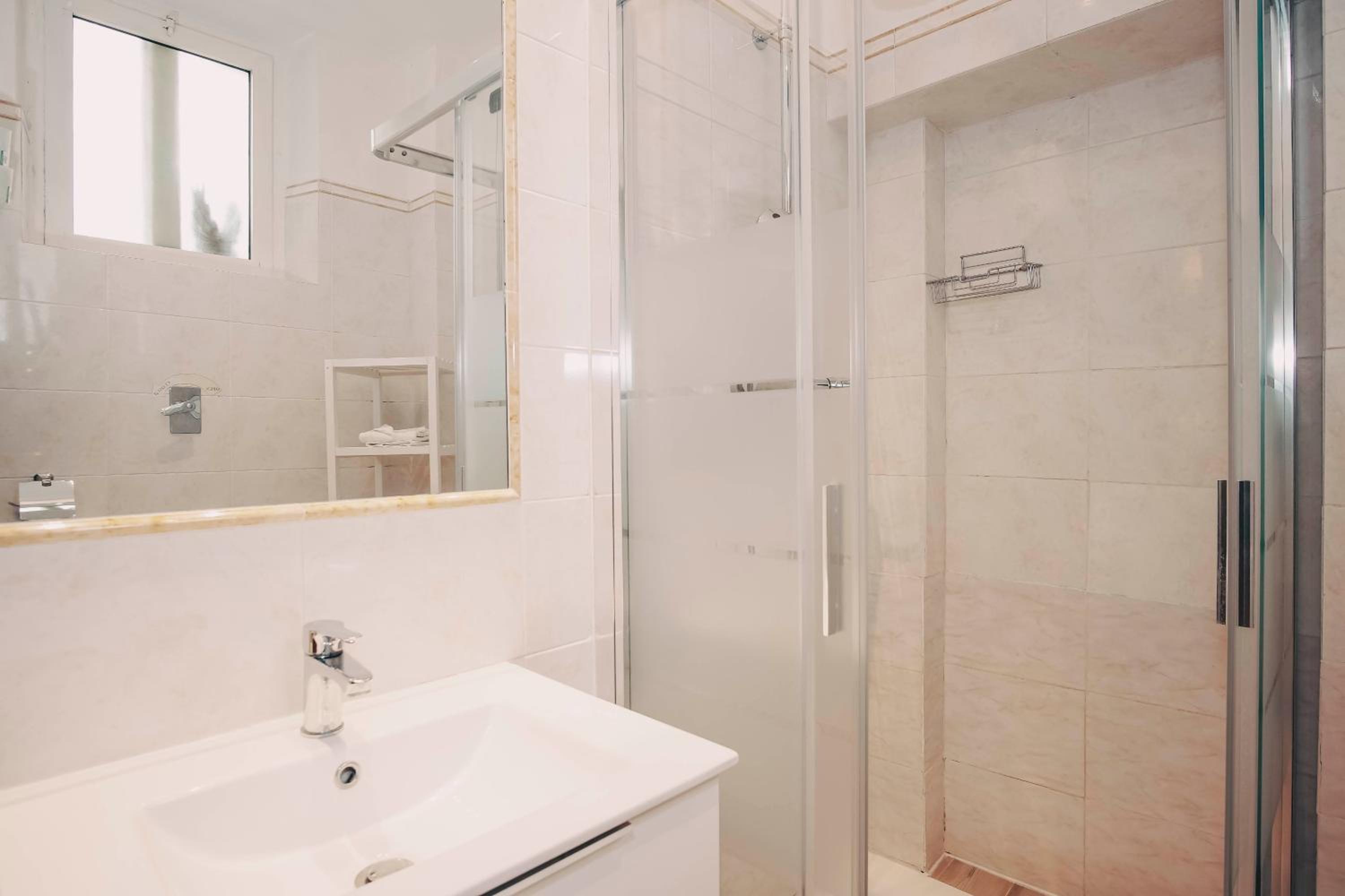 Superior Double or Twin Room - Photo 11