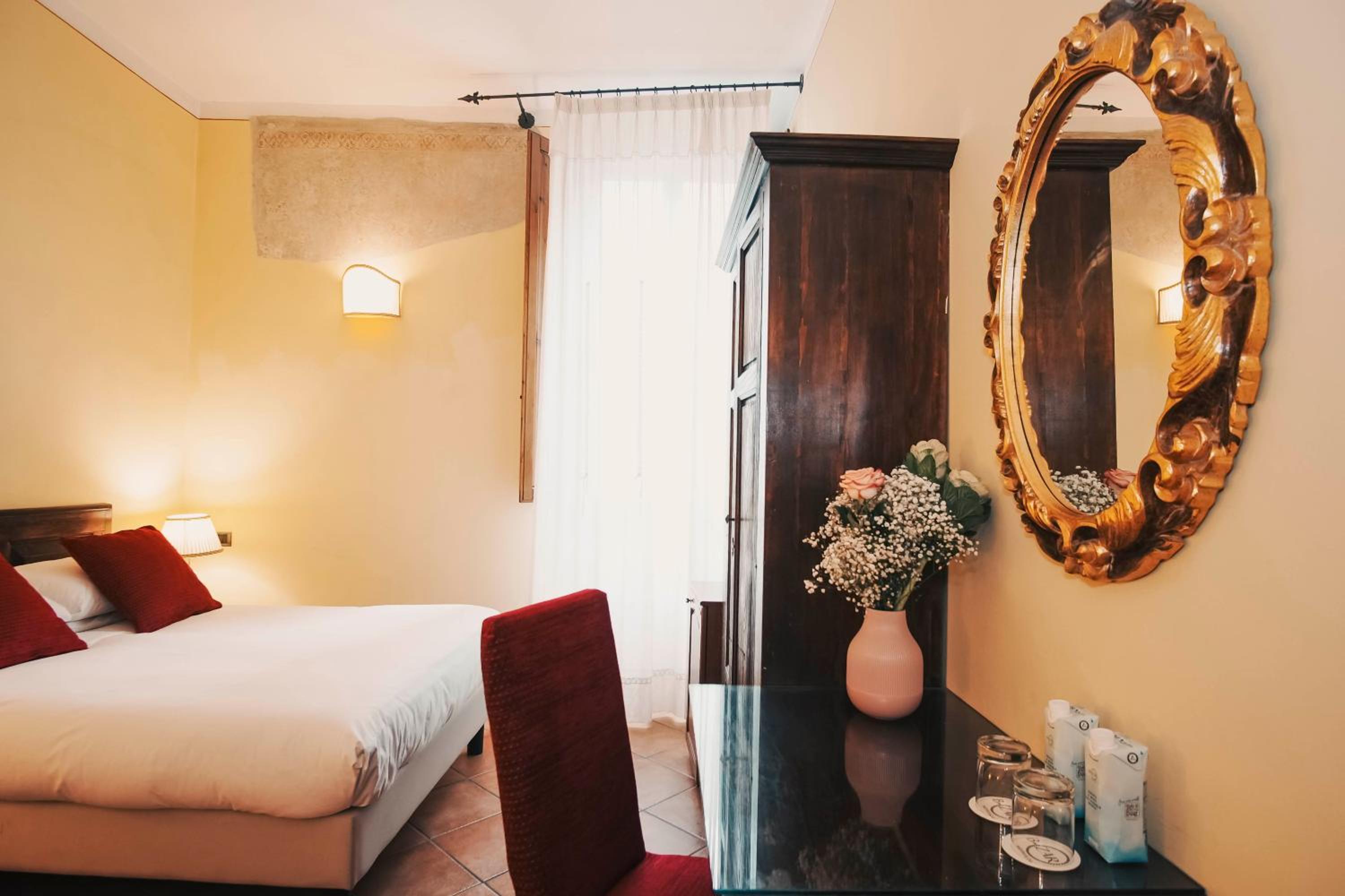 Quadruple Room thumbnail 6