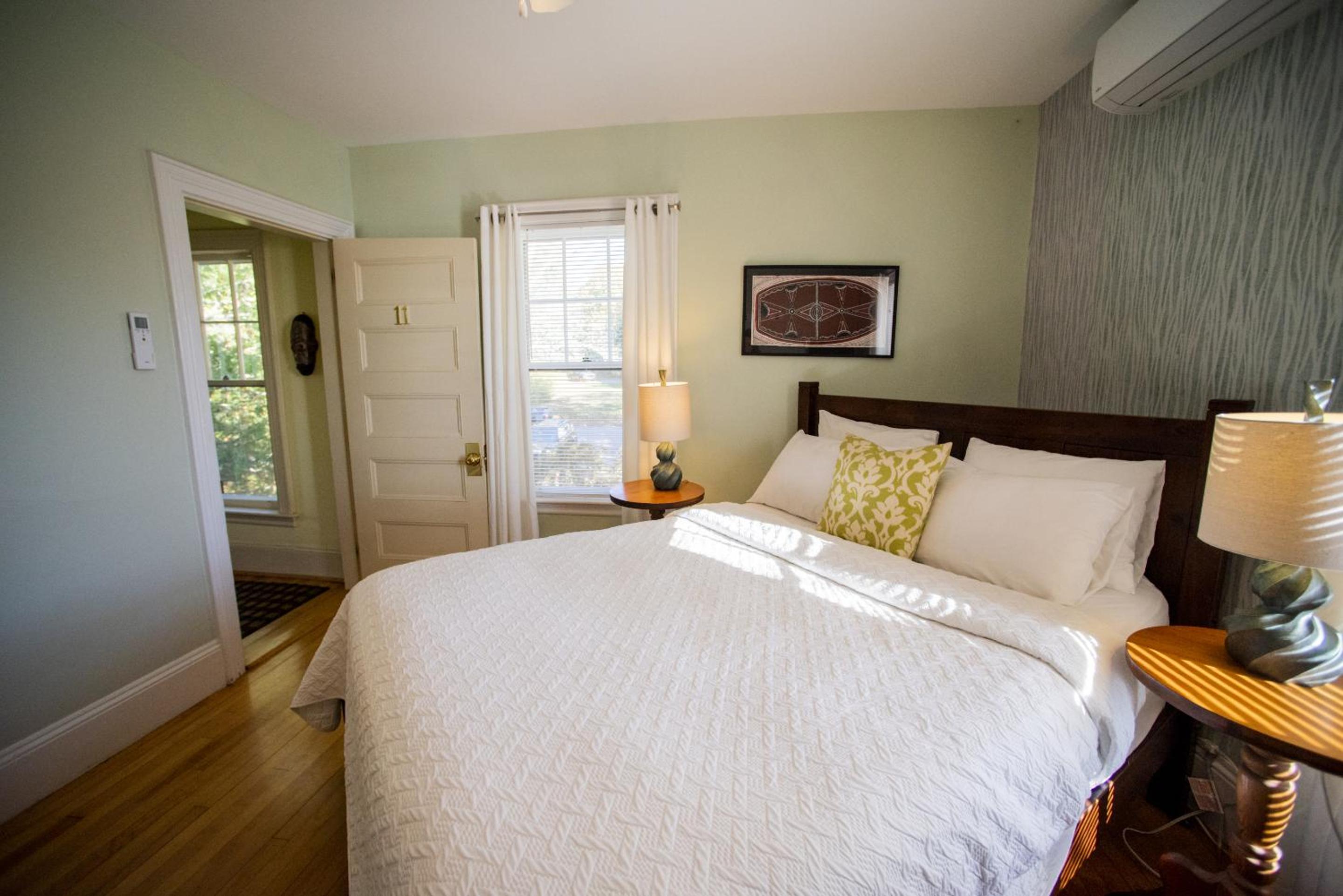 Queen Suite photo 1