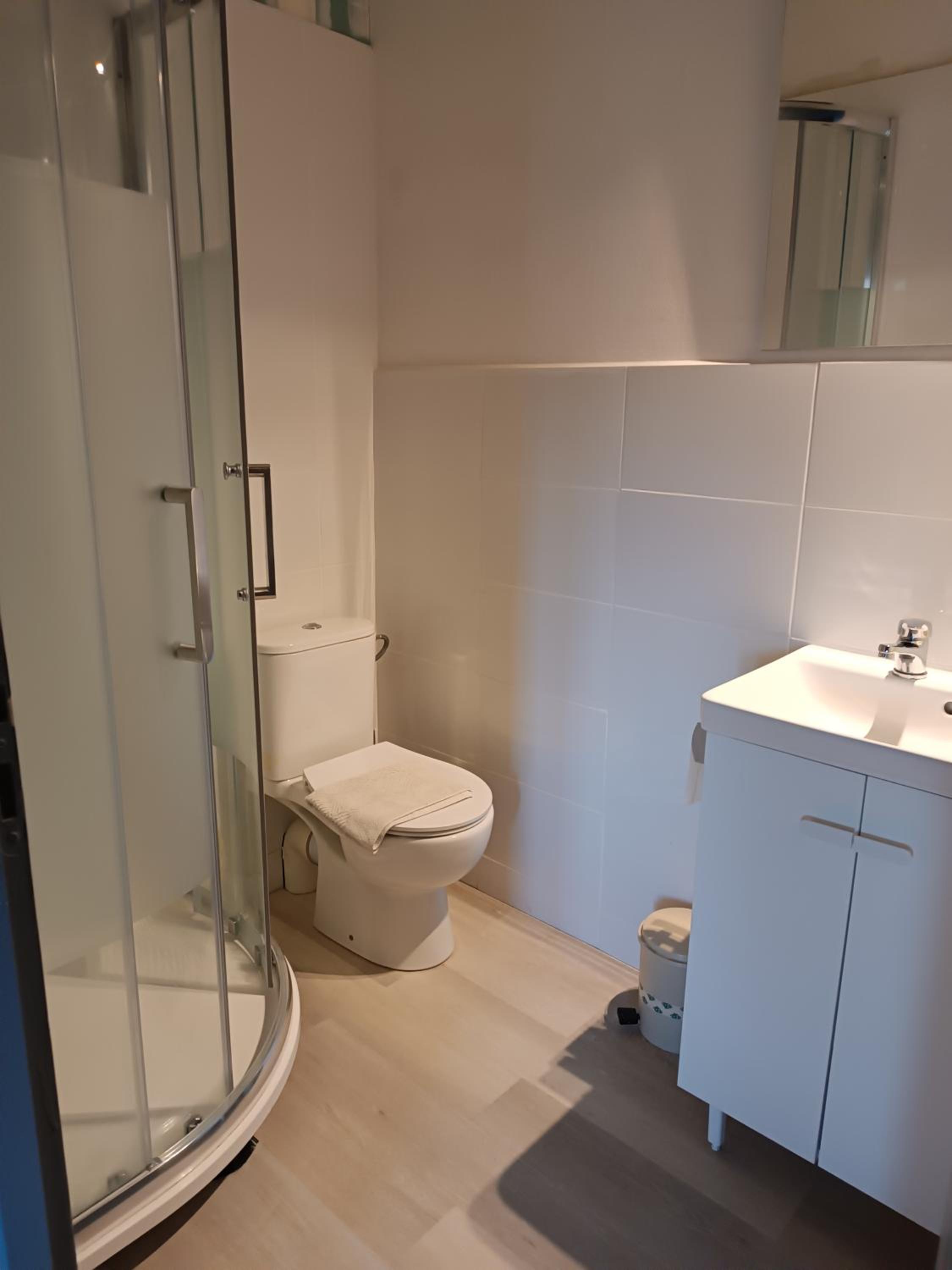 Double Room with Private Bathroom - Photo 3