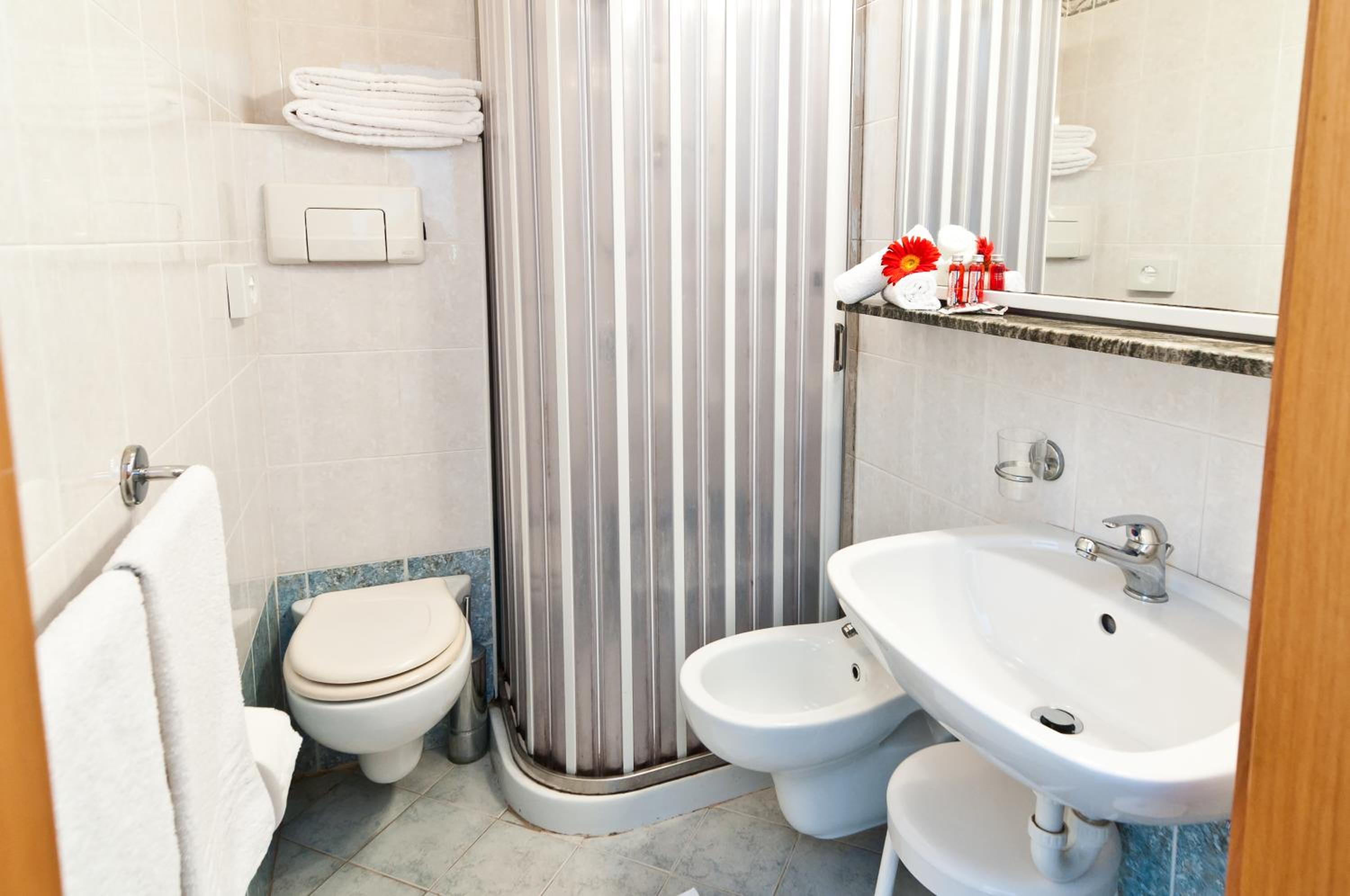 Double or Twin Room with Balcony photo 2