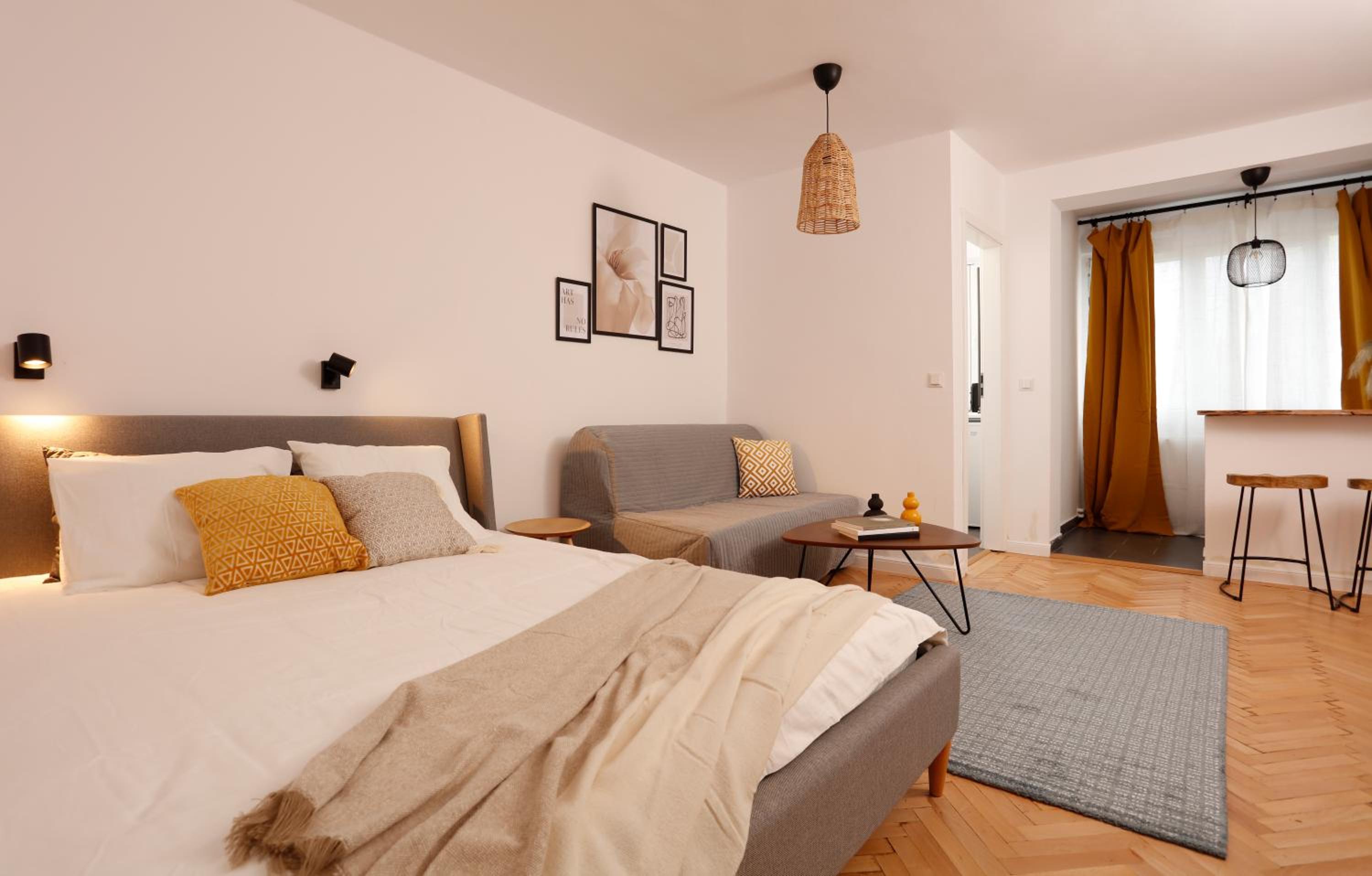 One-Bedroom Apartment photo 2