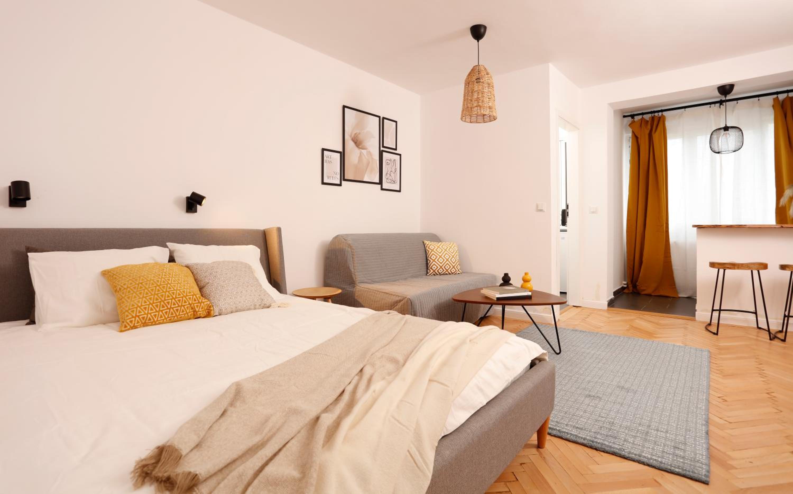 One-Bedroom Apartment photo 1