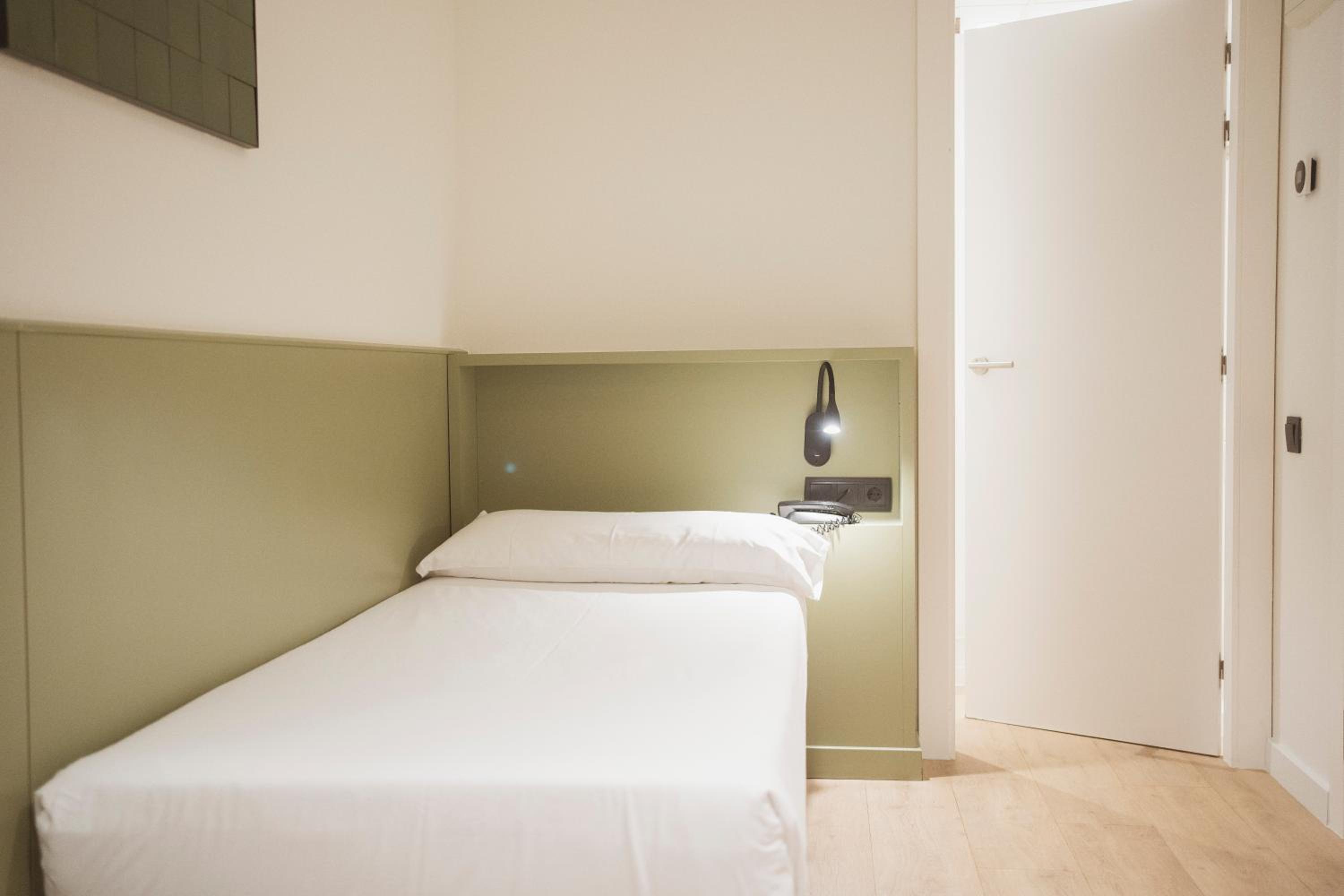 Small Single Room photo 1