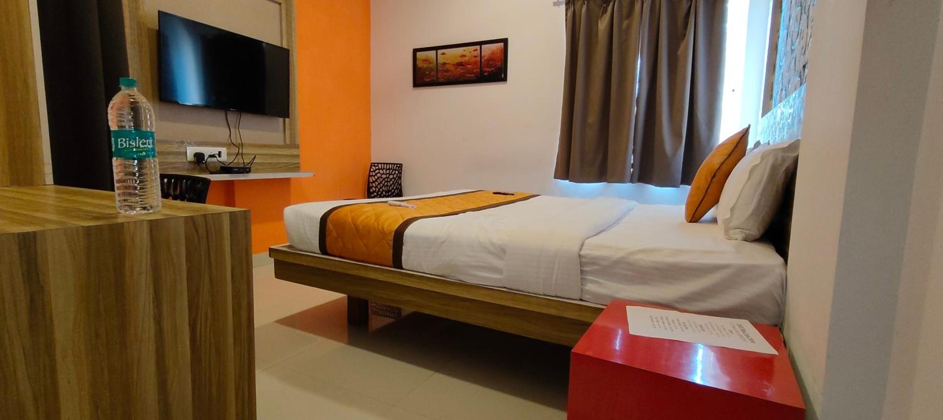 Deluxe Room - Photo 10
