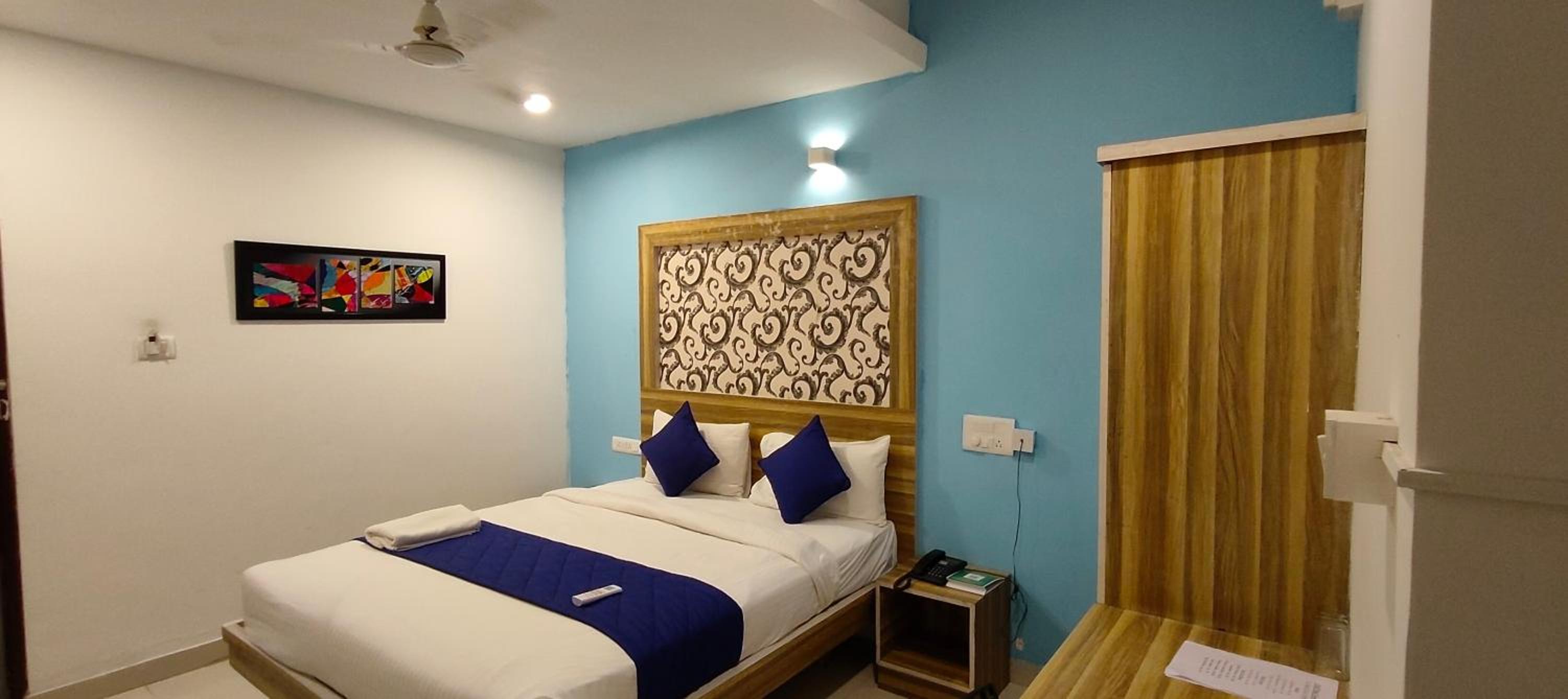 Deluxe Room - Photo 29