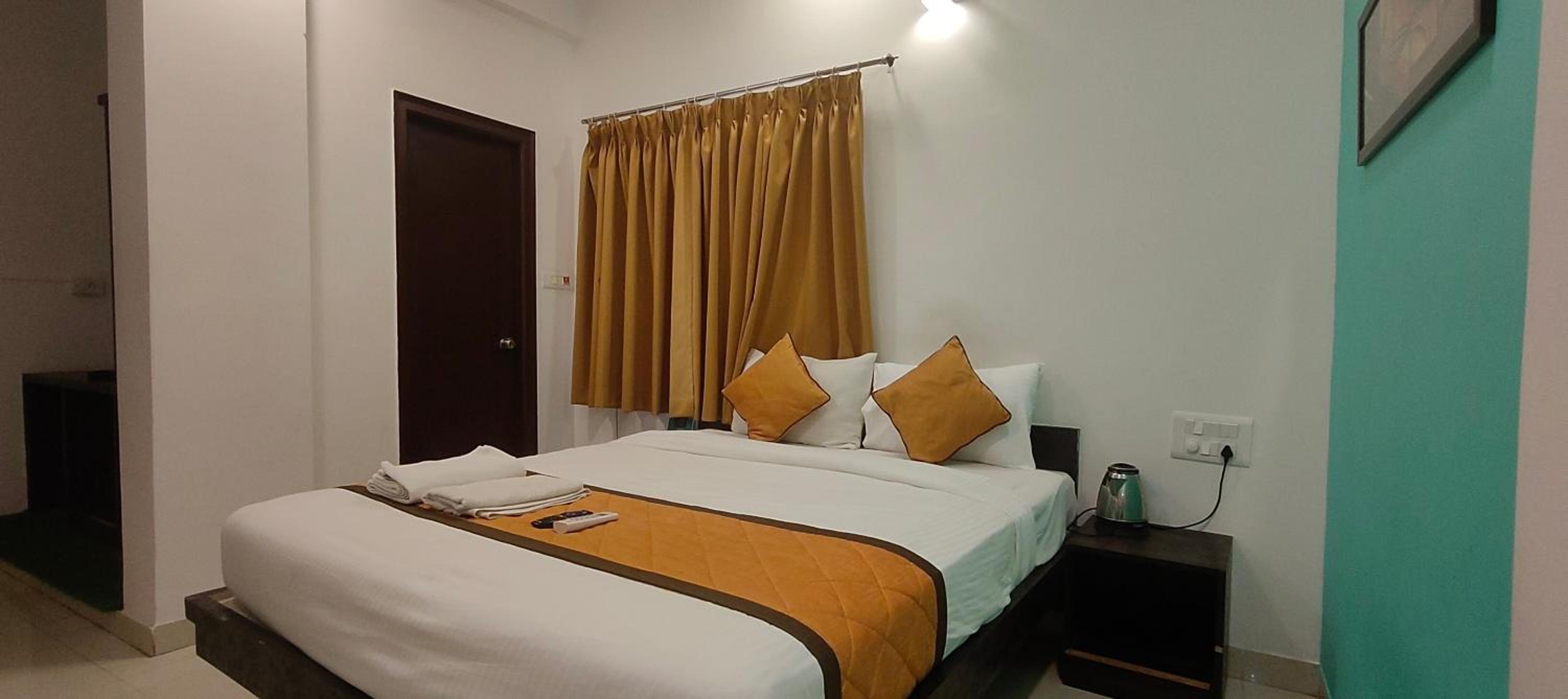 Deluxe Room - Photo 11
