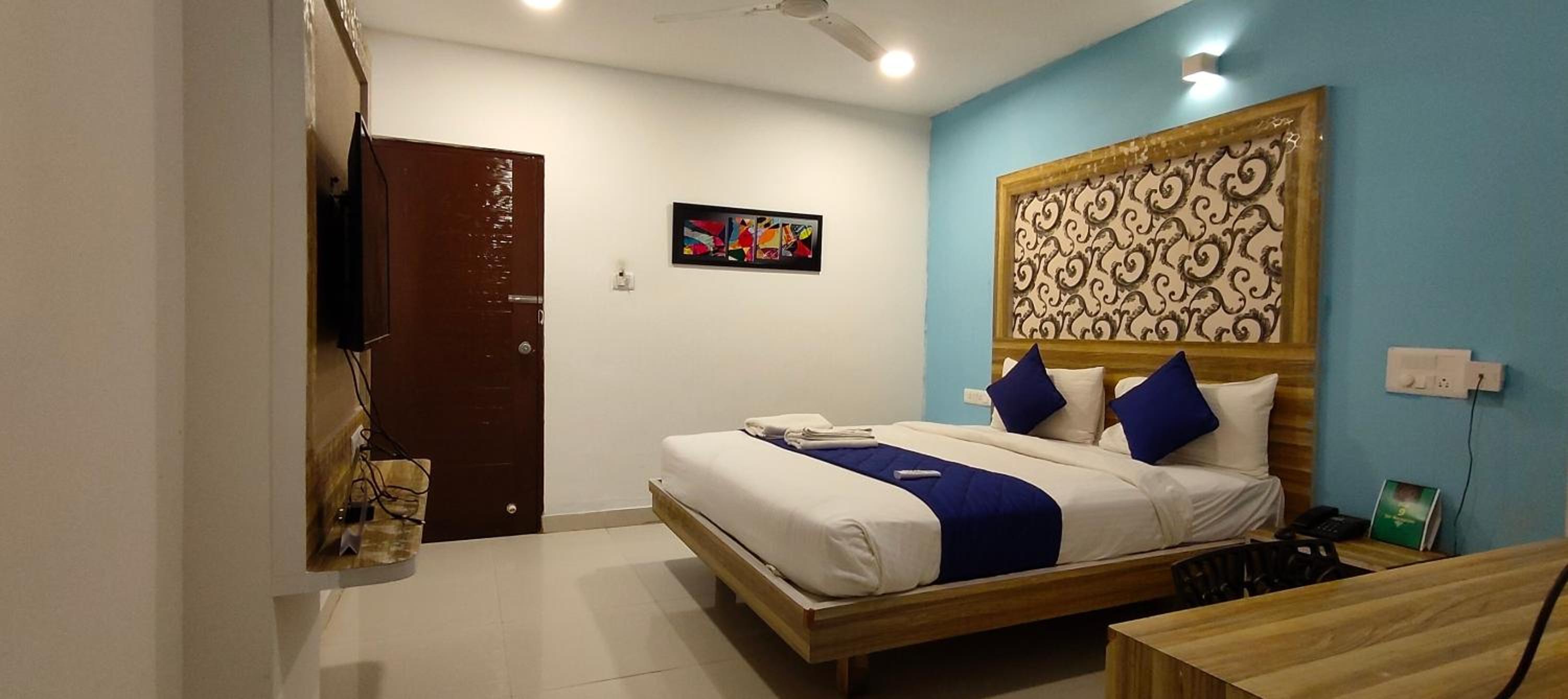 Deluxe Room - Photo 9